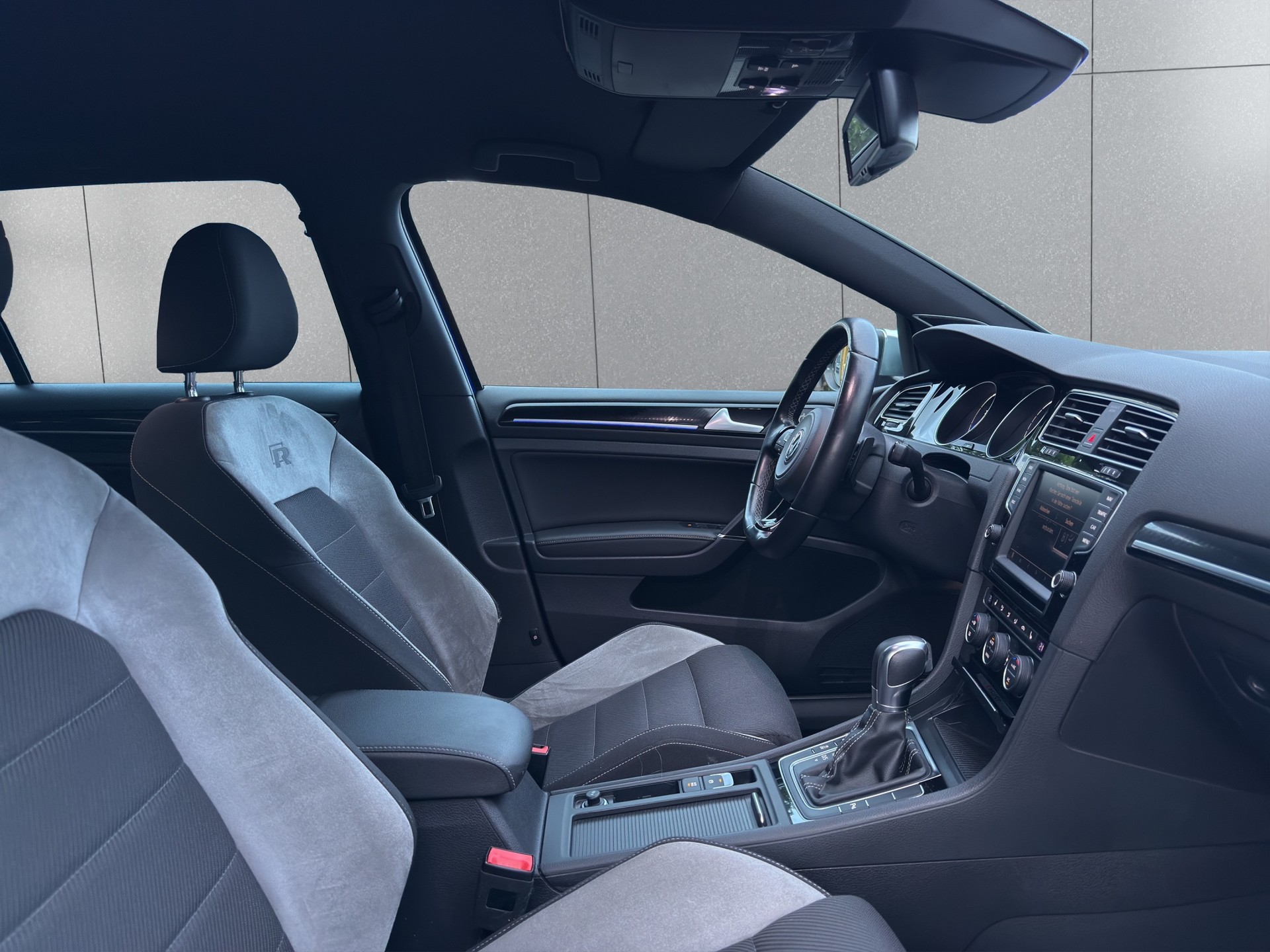VW Golf Variant 2.0 TSI 4 Motion DSG-image-13