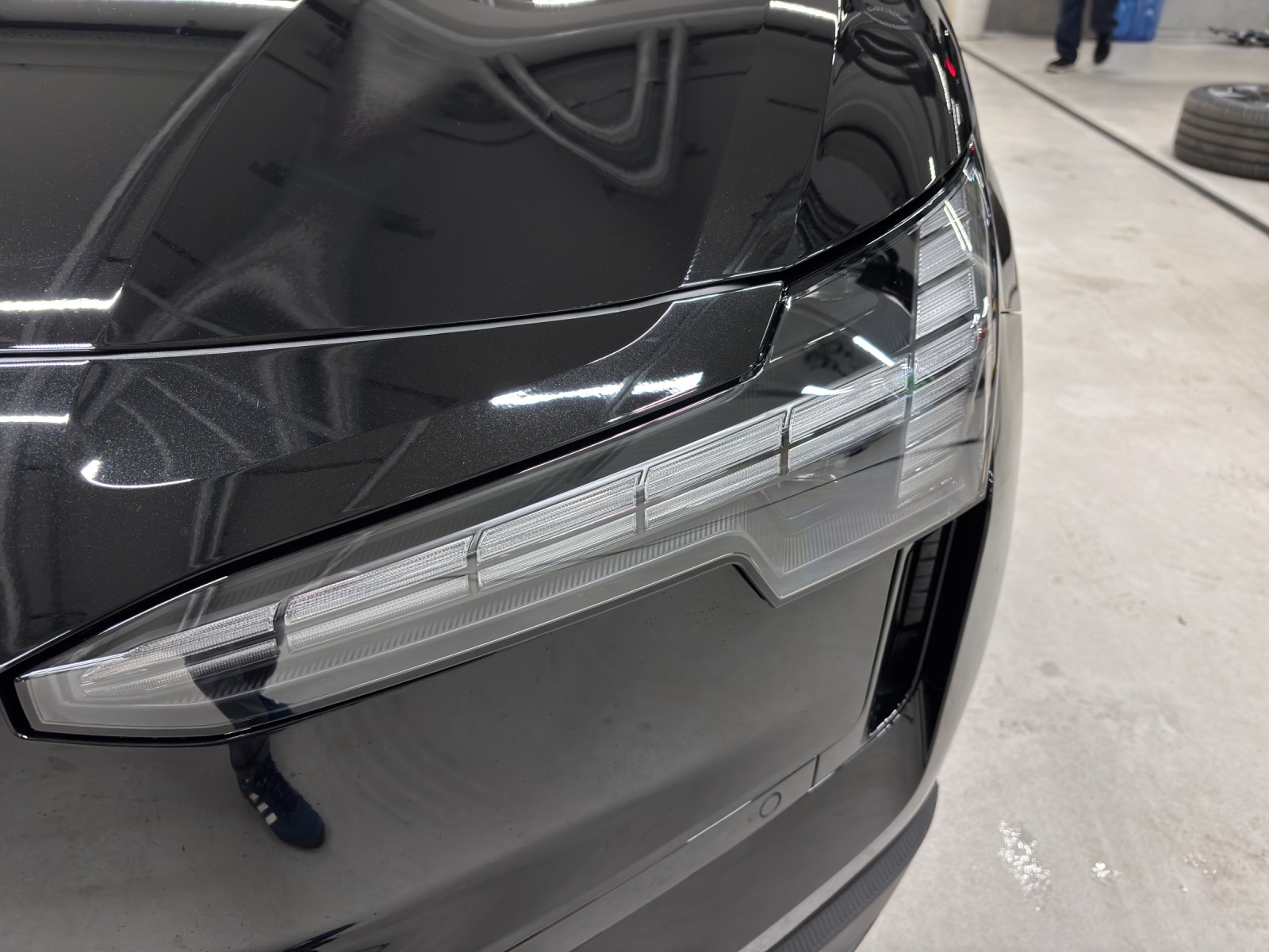 VOLVO EX30 Ultra XCENTRIC Black Edition-image-12