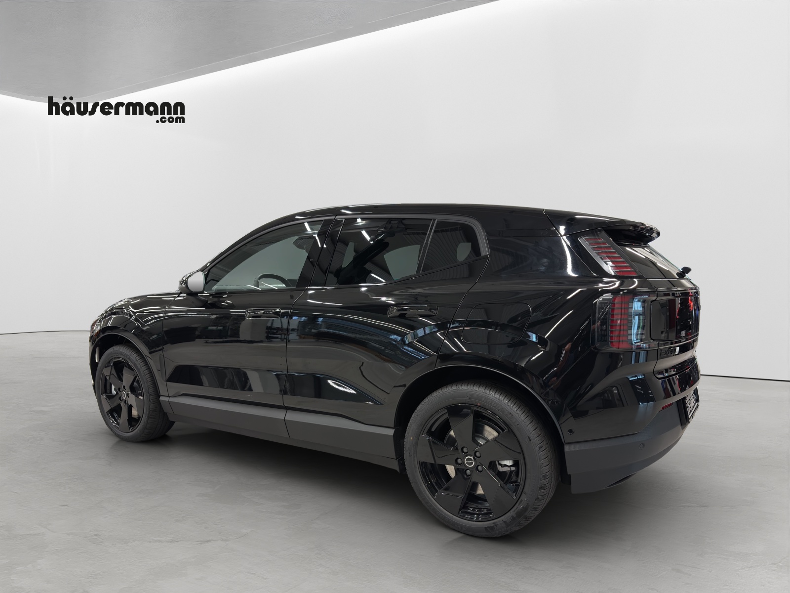 VOLVO EX30 Ultra XCENTRIC Black Edition-showroom-element-2