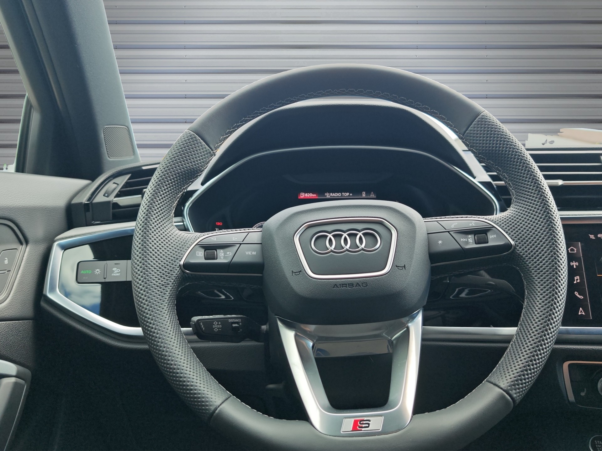 AUDI Q3 40 TDI S line quattro S-tronic-image-9