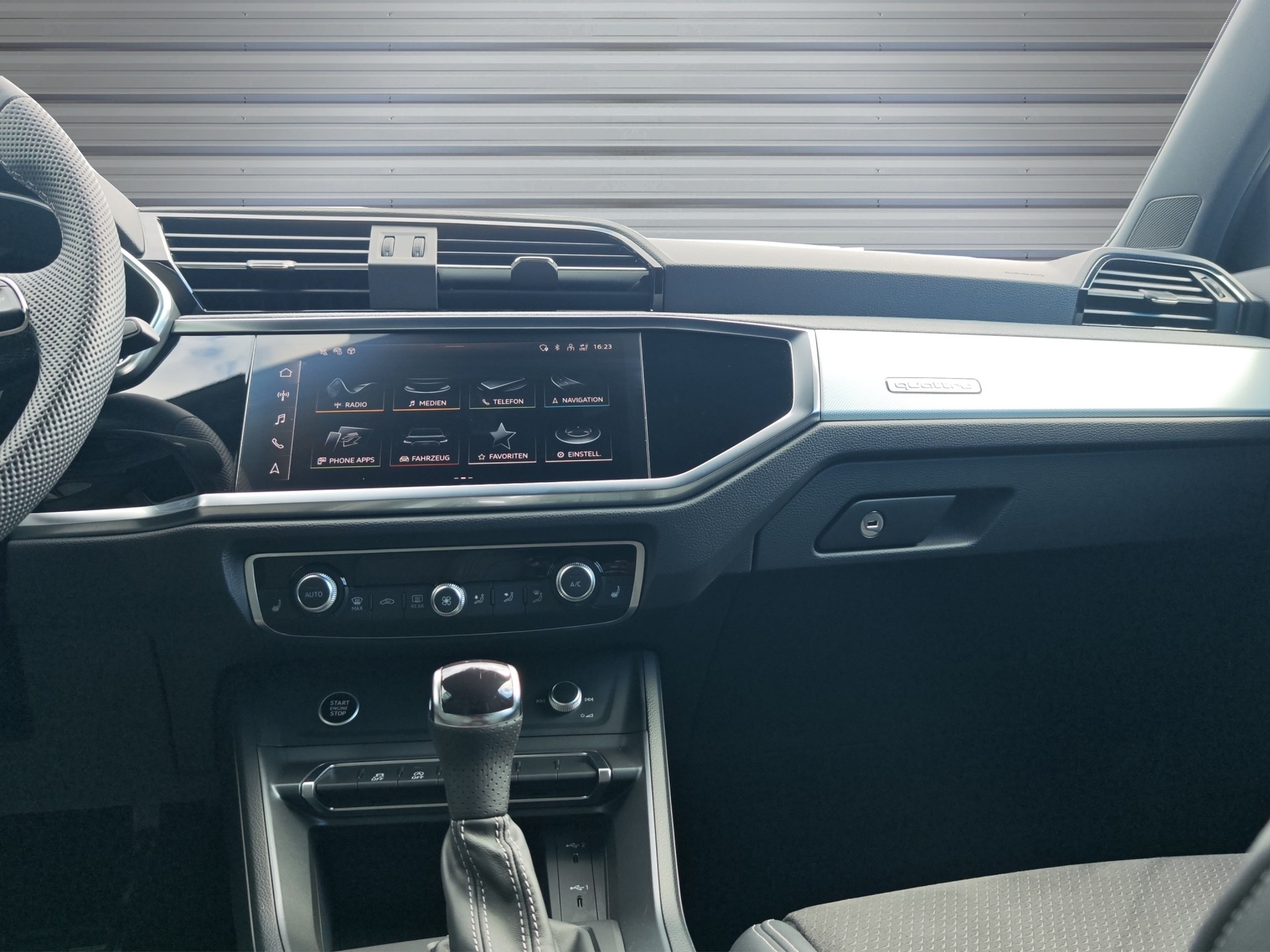 AUDI Q3 40 TDI S line quattro S-tronic-image-11