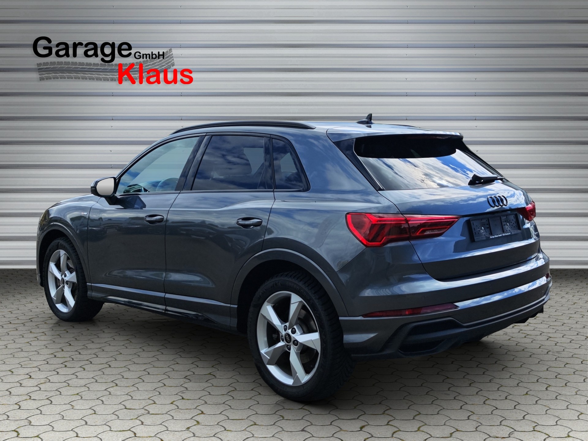 AUDI Q3 40 TDI S line quattro S-tronic-image-3