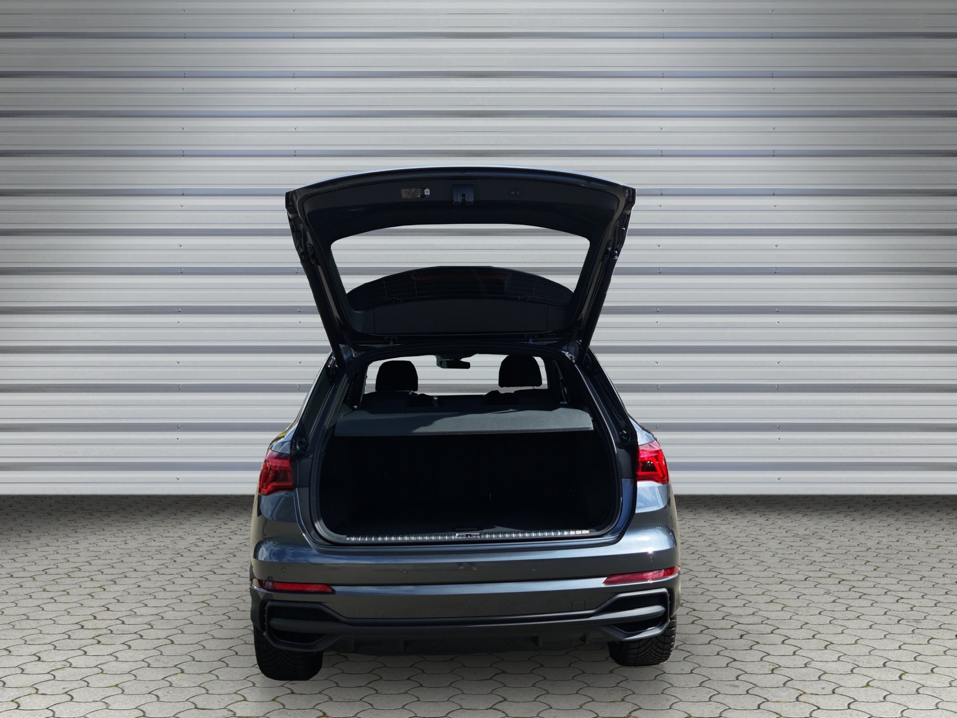 AUDI Q3 40 TDI S line quattro S-tronic-image-13