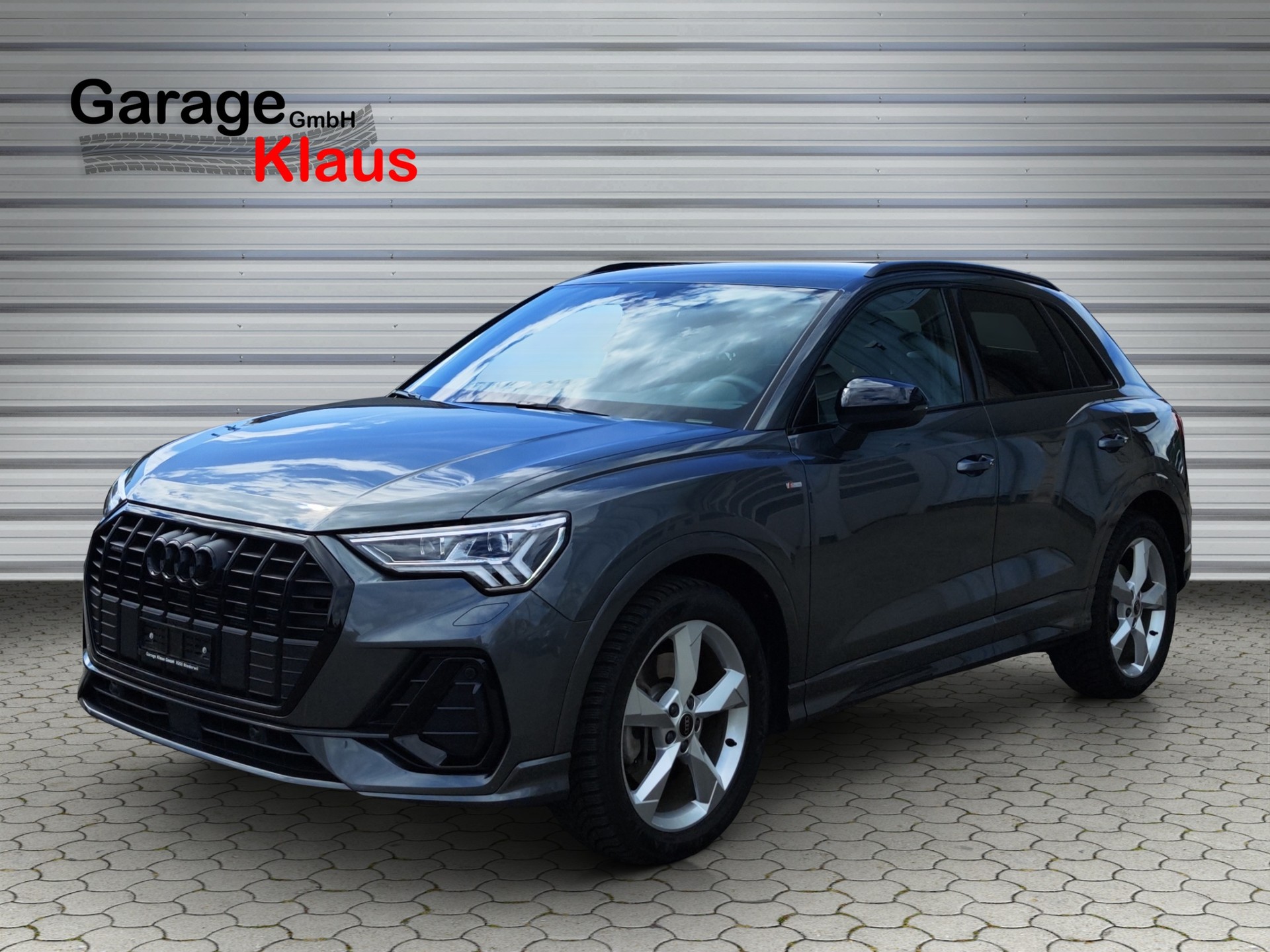 AUDI Q3 40 TDI S line quattro S-tronic-image-0