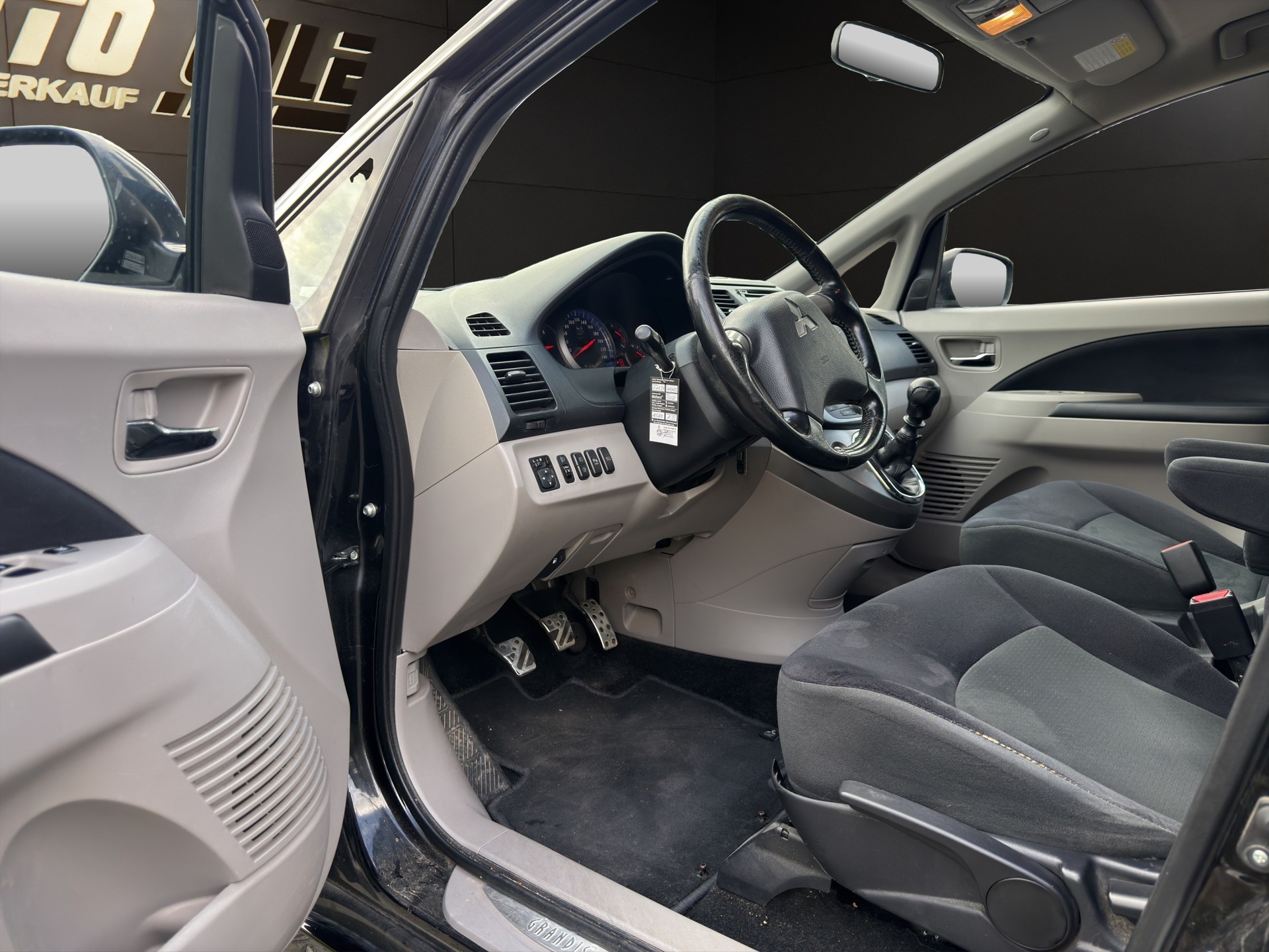 MITSUBISHI Grandis 2.0 16V DID Motion-image-10