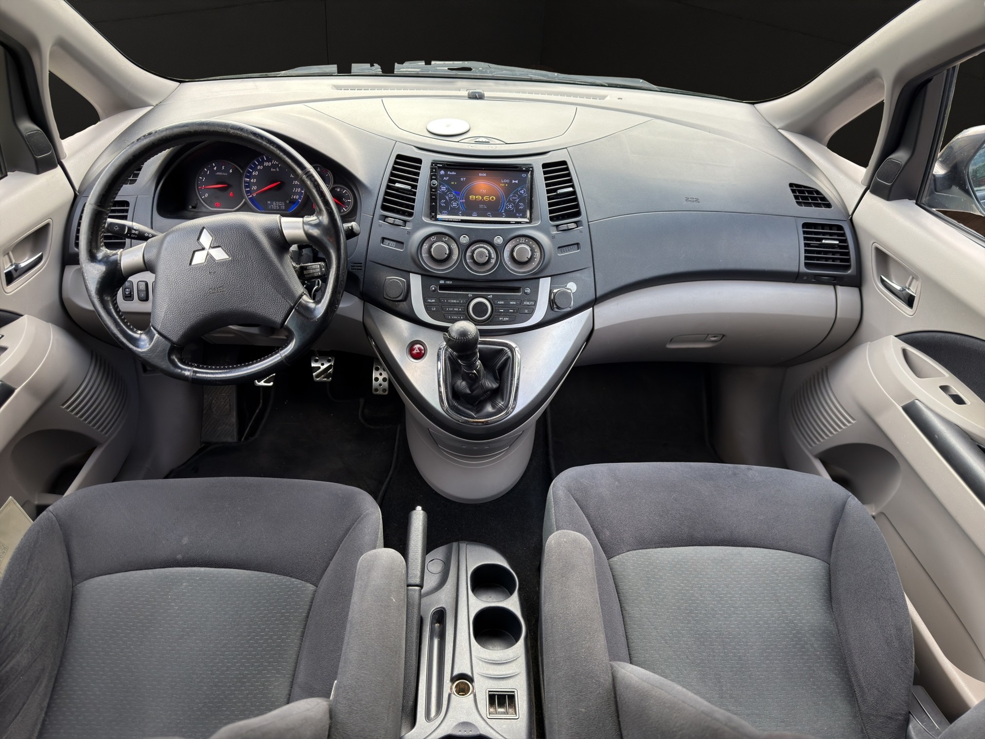 MITSUBISHI Grandis 2.0 16V DID Motion-image-9
