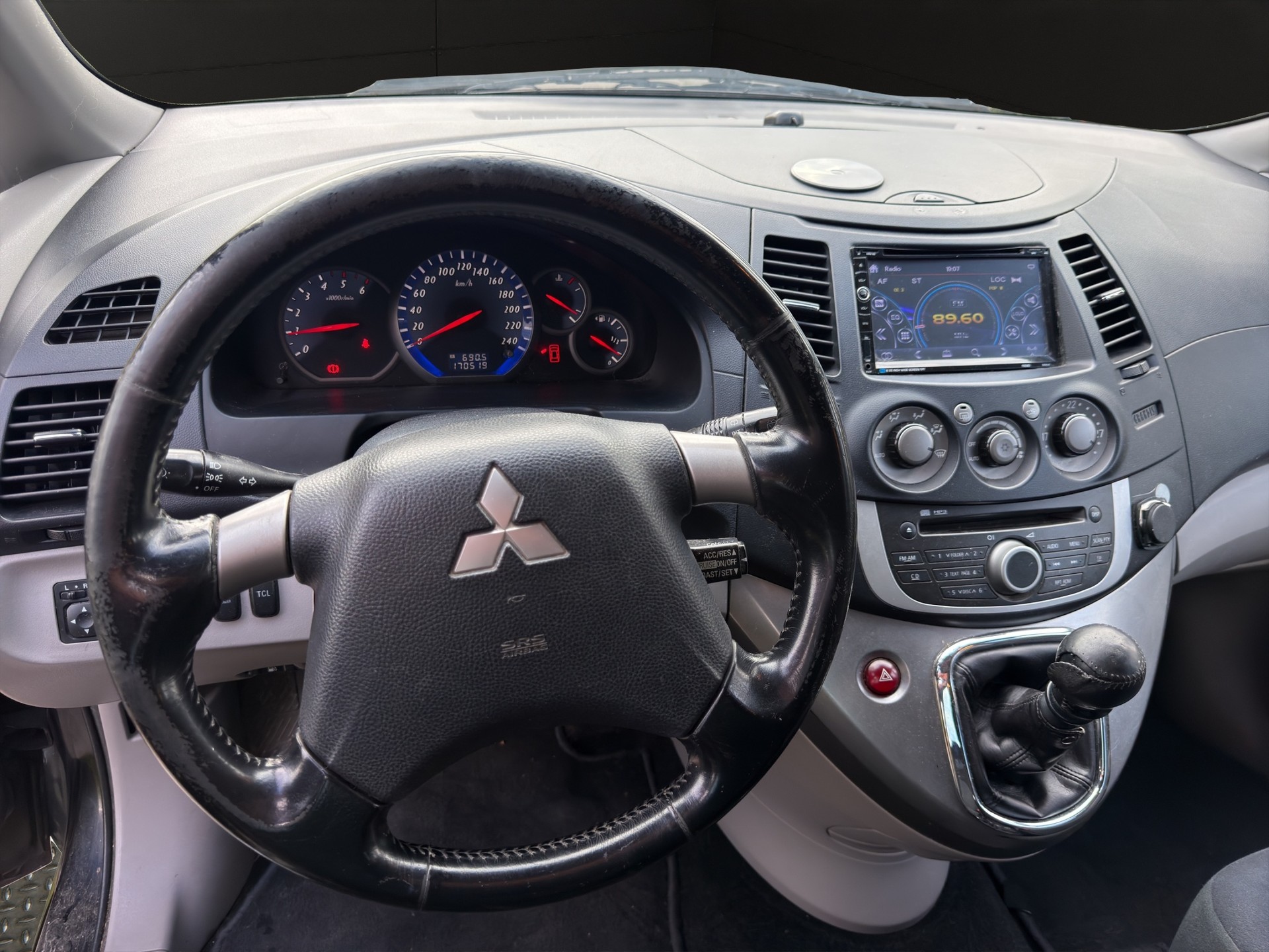 MITSUBISHI Grandis 2.0 16V DID Motion-image-12