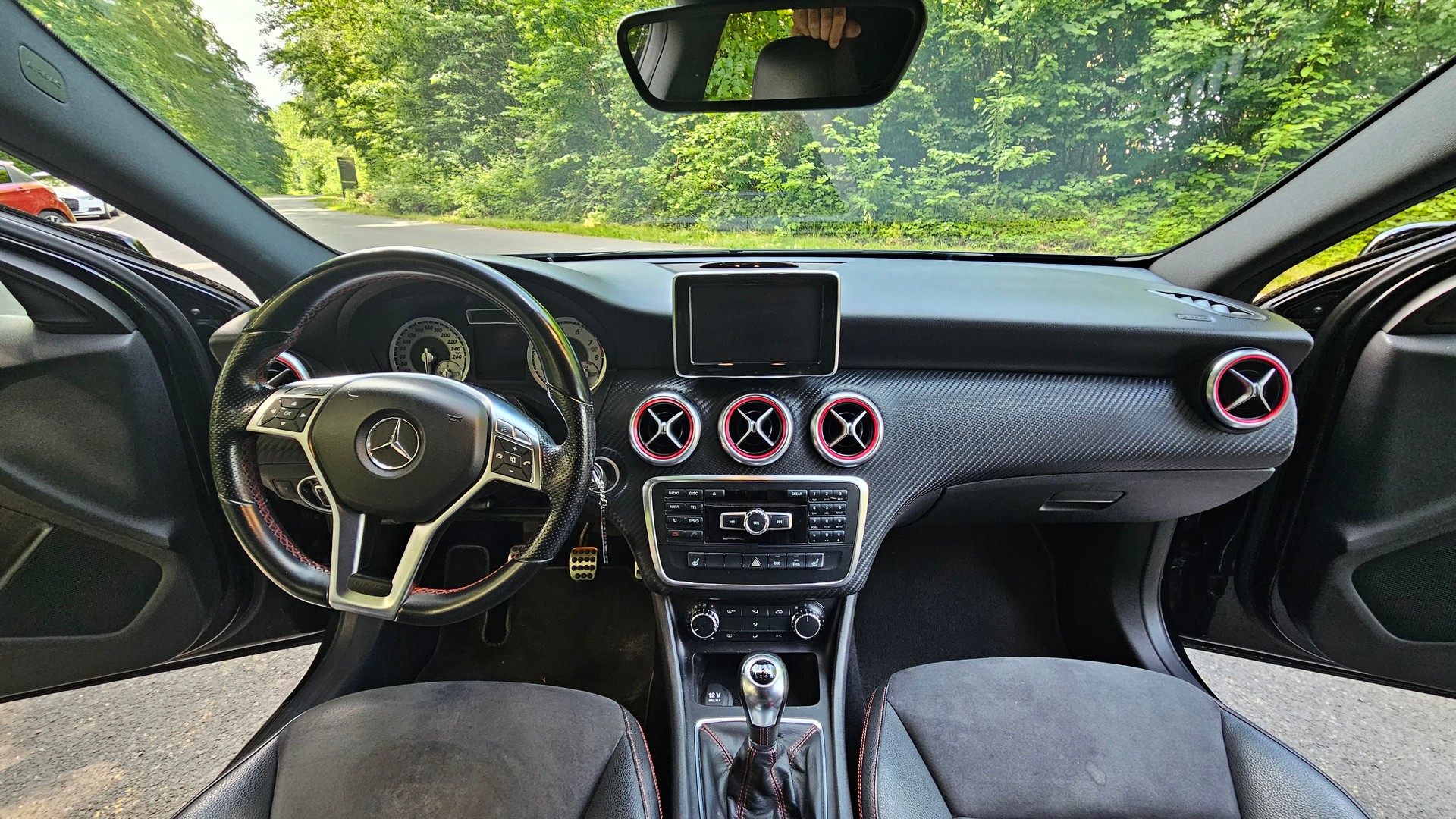 MERCEDES-BENZ AMG Line-image-4