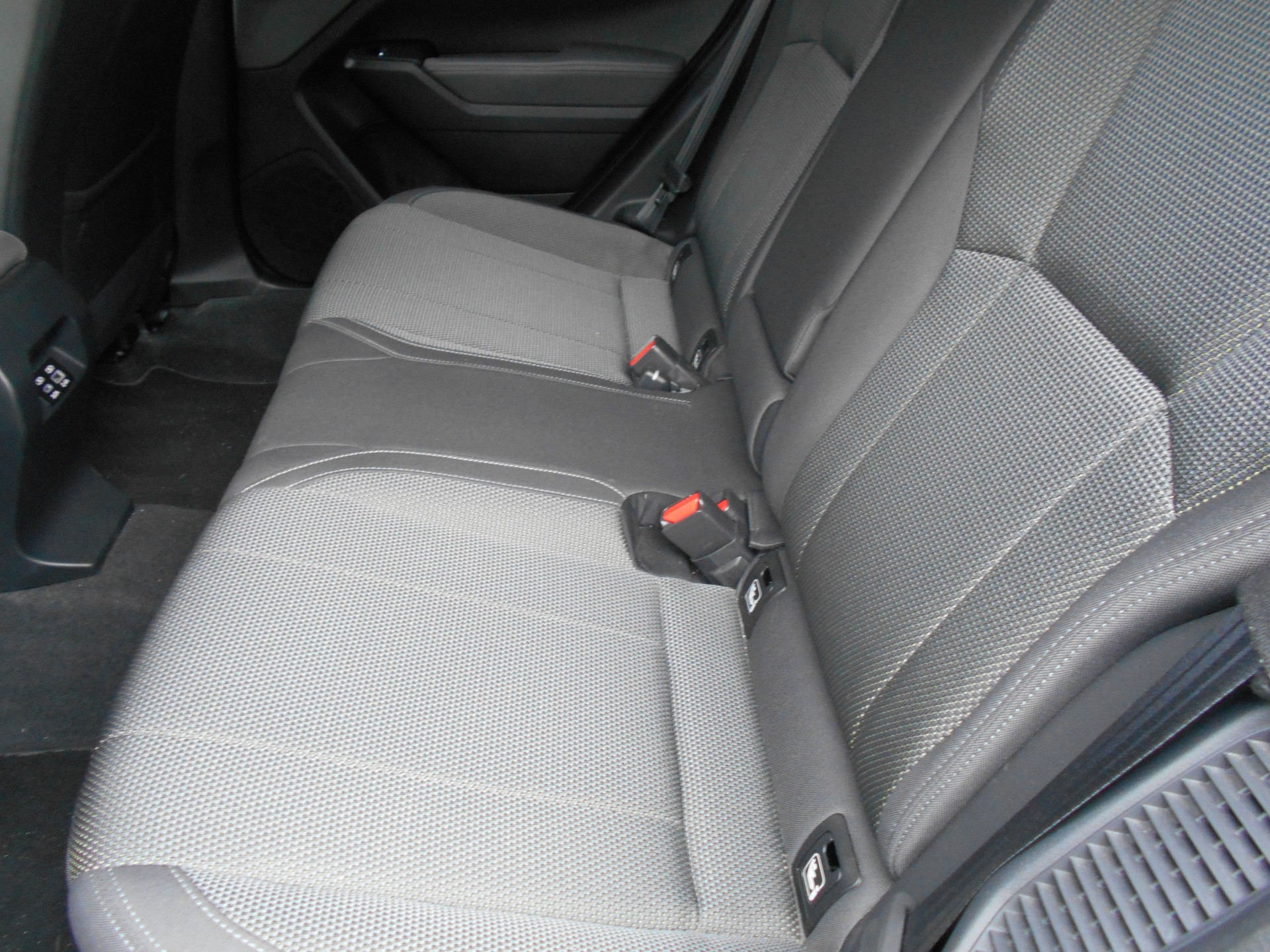 SUBARU Crosstrek 2.0 e-Boxer Swiss Plus AWD Lineartronic-image-11