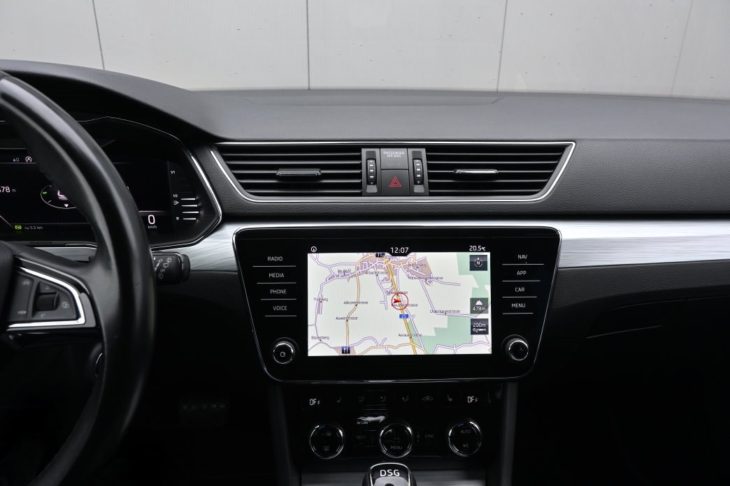 SKODA Superb Combi 2.0 TDi Ambition DSG-image-11