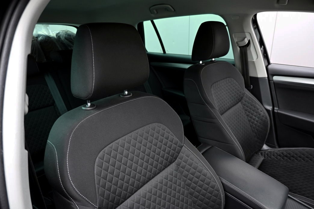 SKODA Superb Combi 2.0 TDi Ambition DSG-image-5