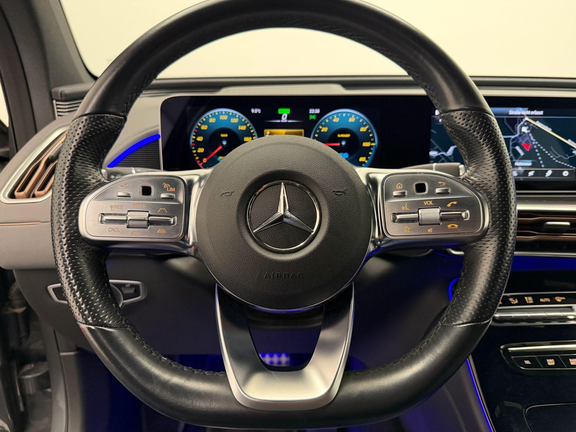 MERCEDES-BENZ EQC 400 AMG Line 4matic-image-22