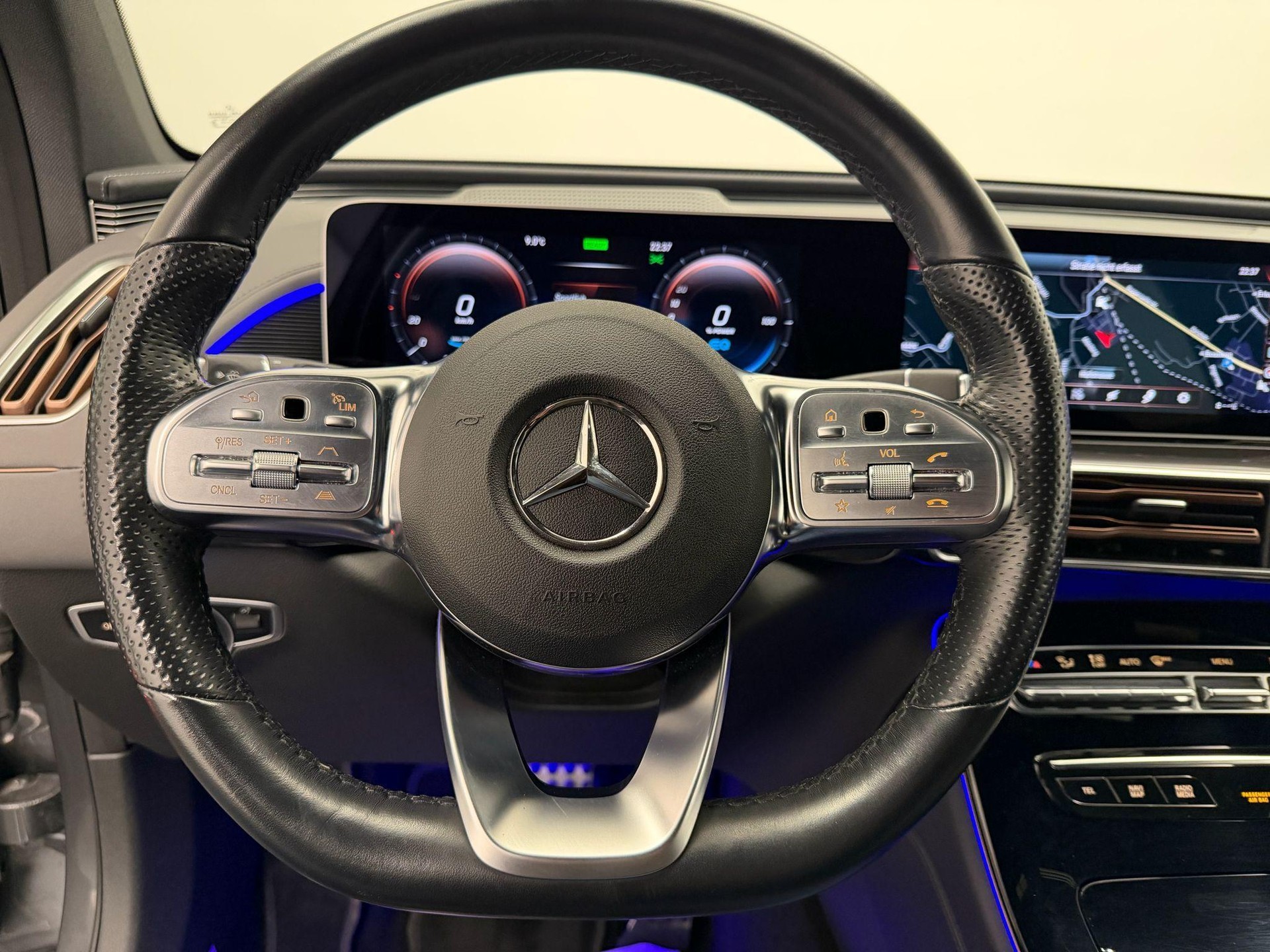 MERCEDES-BENZ EQC 400 AMG Line 4matic-image-21
