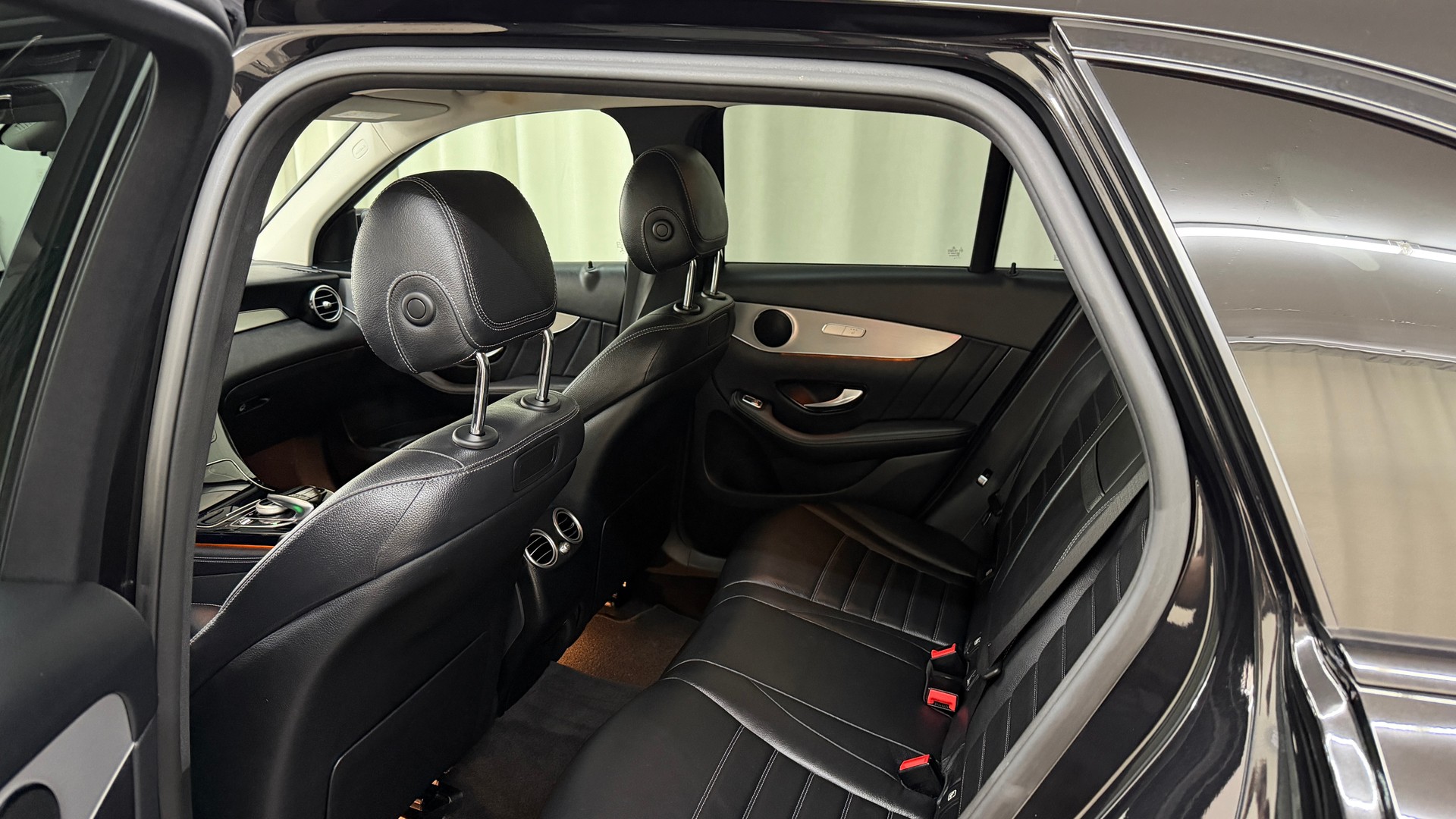 MERCEDES-BENZ GLC 350 d AMG Line 4Matic 9G-Tronic-image-13