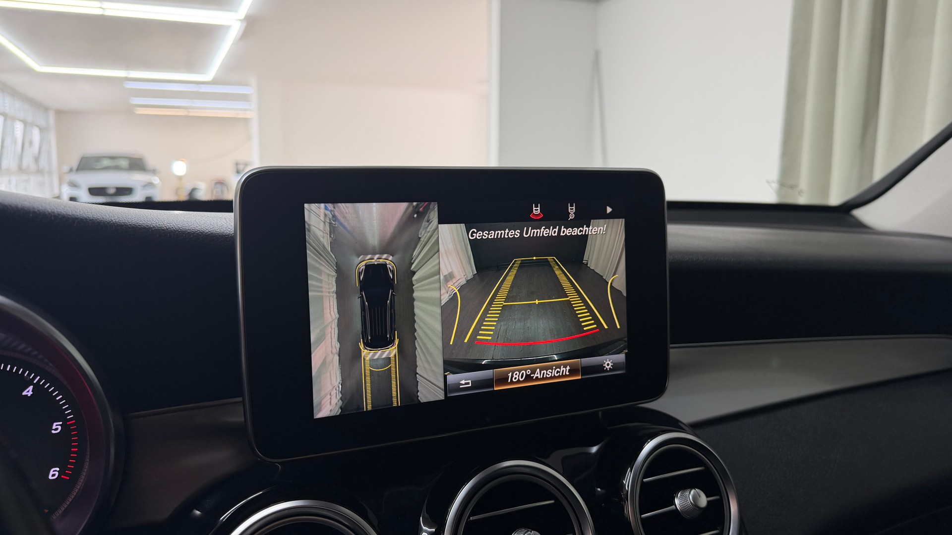 MERCEDES-BENZ GLC 350 d AMG Line 4Matic 9G-Tronic-image-15