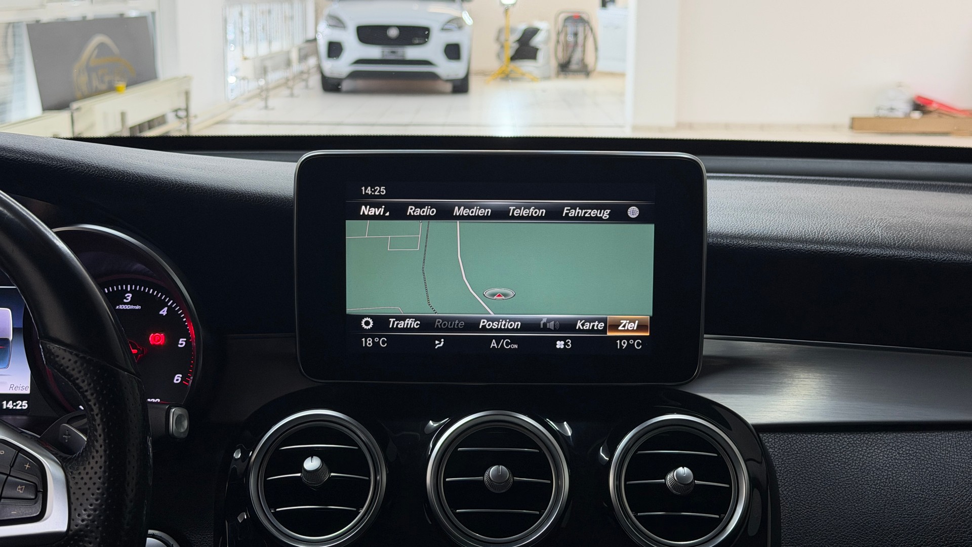 MERCEDES-BENZ GLC 350 d AMG Line 4Matic 9G-Tronic-image-9