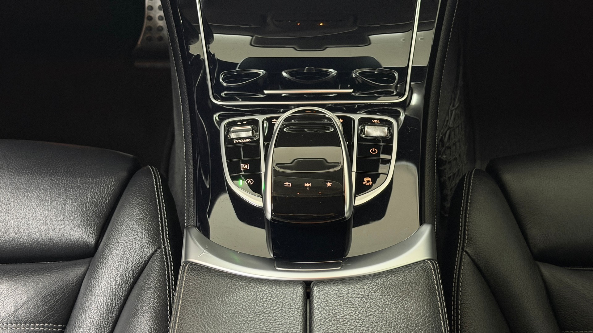 MERCEDES-BENZ GLC 350 d AMG Line 4Matic 9G-Tronic-image-11