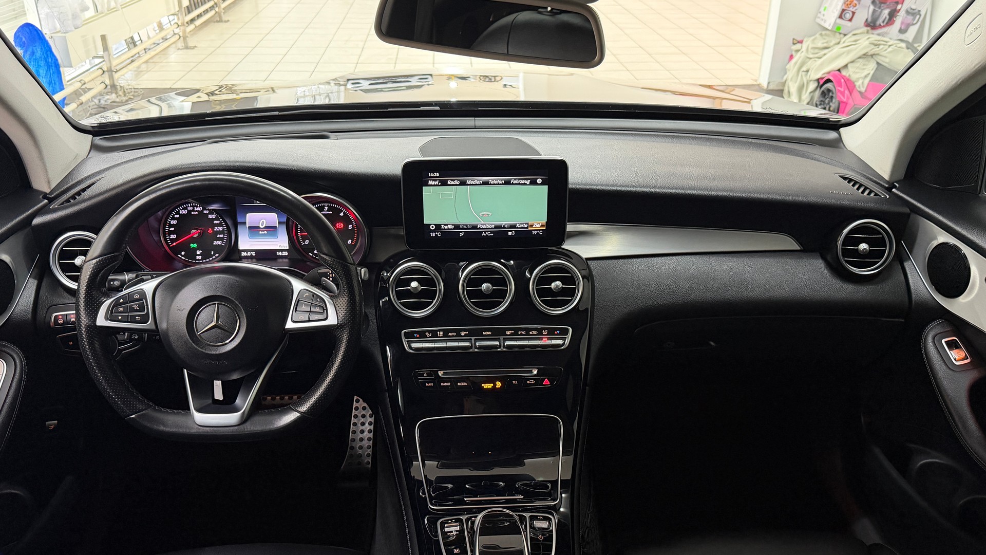 MERCEDES-BENZ GLC 350 d AMG Line 4Matic 9G-Tronic-image-7