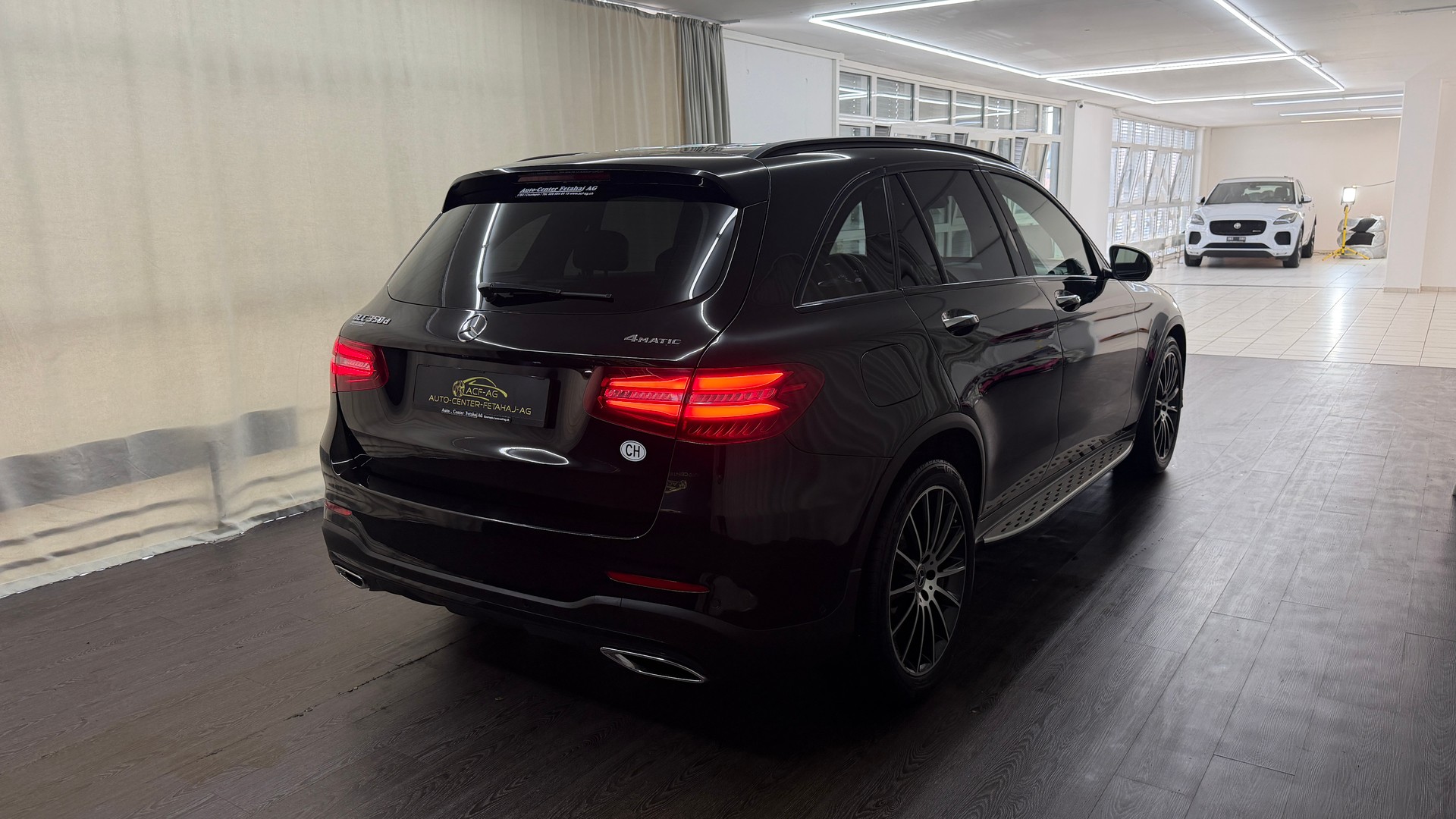 MERCEDES-BENZ GLC 350 d AMG Line 4Matic 9G-Tronic-image-3
