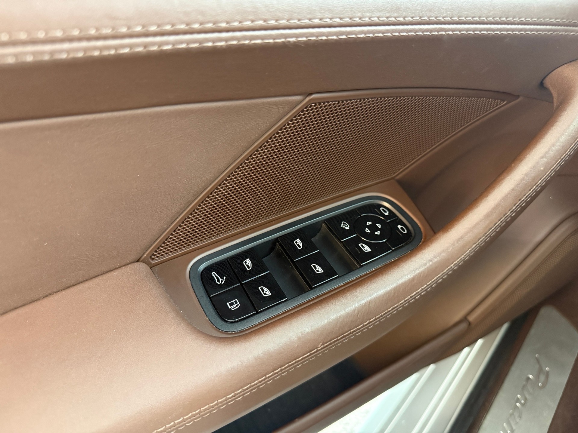 PORSCHE Panamera 4 E-Hybrid Sport Turismo PDK-image-17