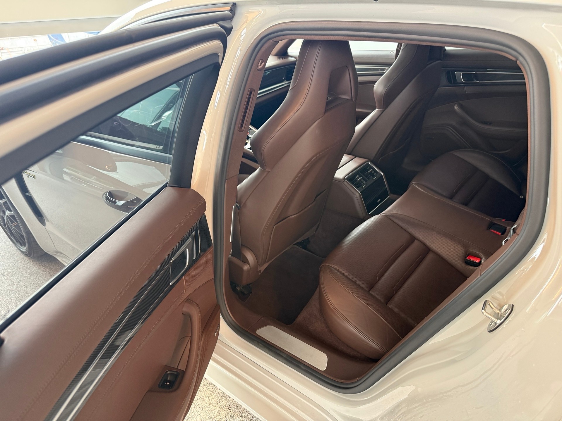 PORSCHE Panamera 4 E-Hybrid Sport Turismo PDK-image-8