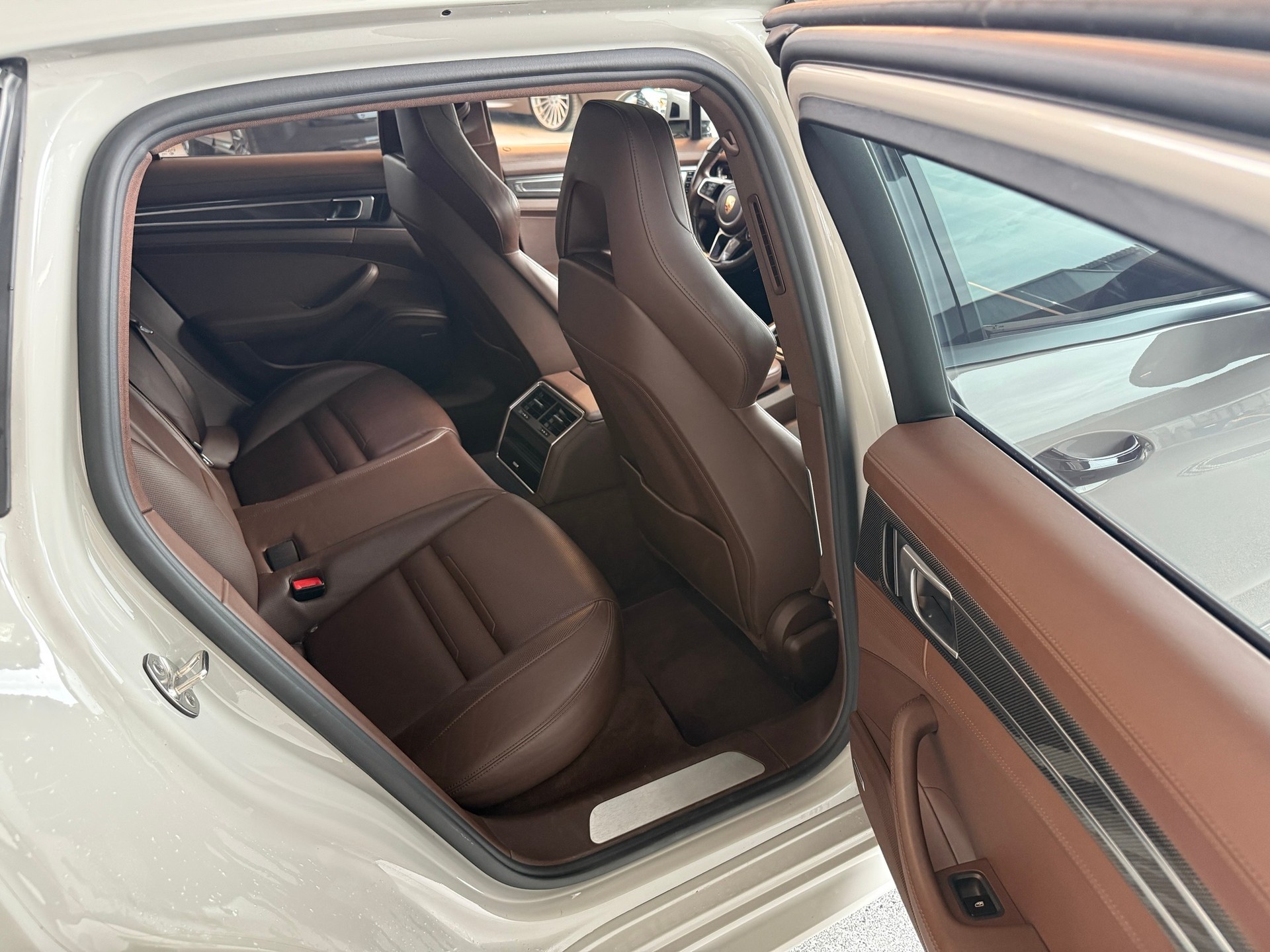 PORSCHE Panamera 4 E-Hybrid Sport Turismo PDK-image-9
