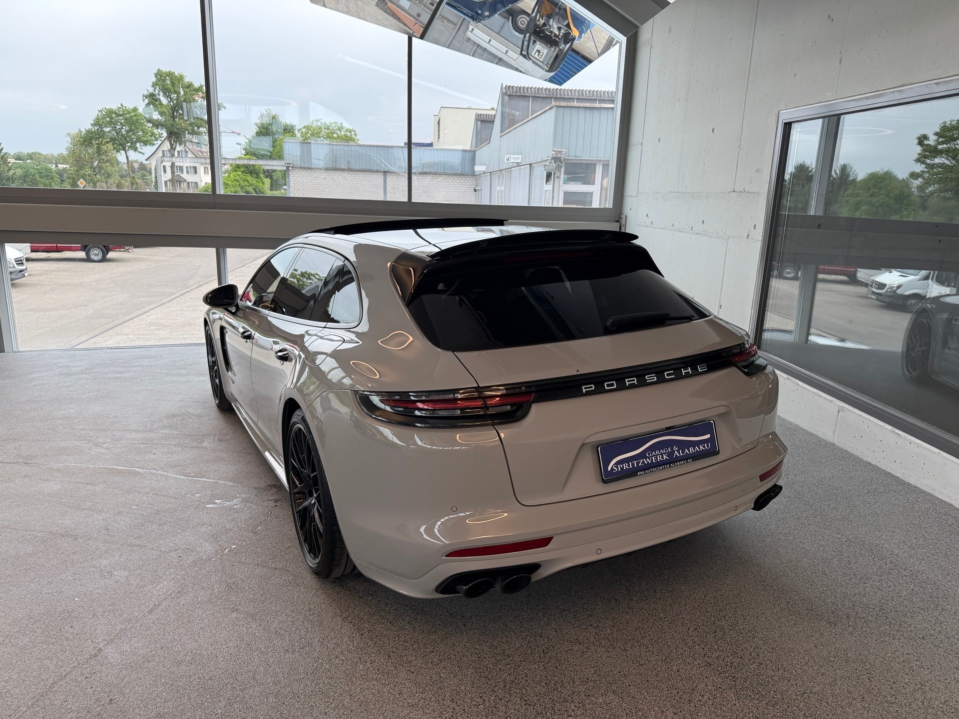 PORSCHE Panamera 4 E-Hybrid Sport Turismo PDK-image-5