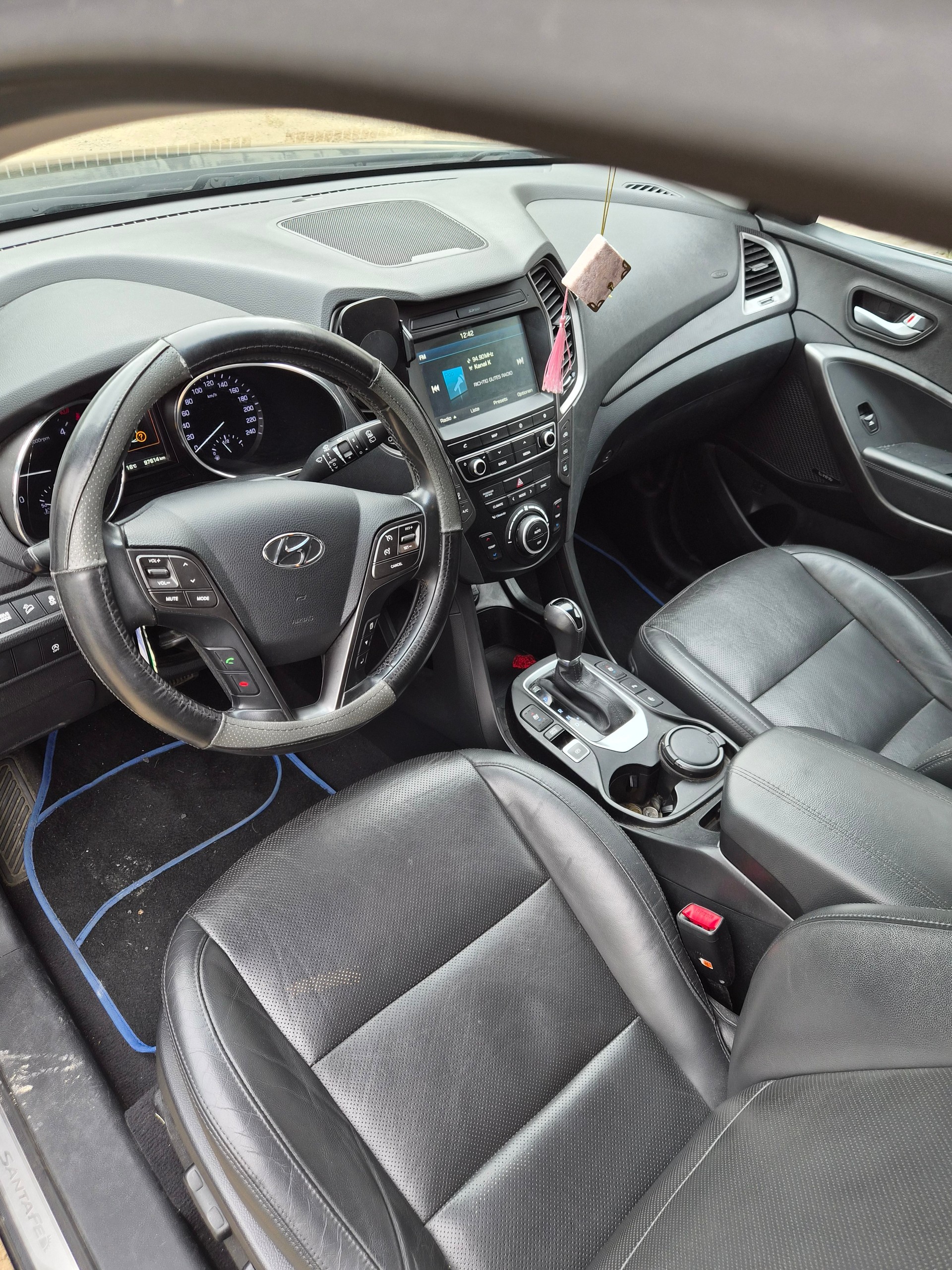 HYUNDAI GRAND SANTA FE-image-4
