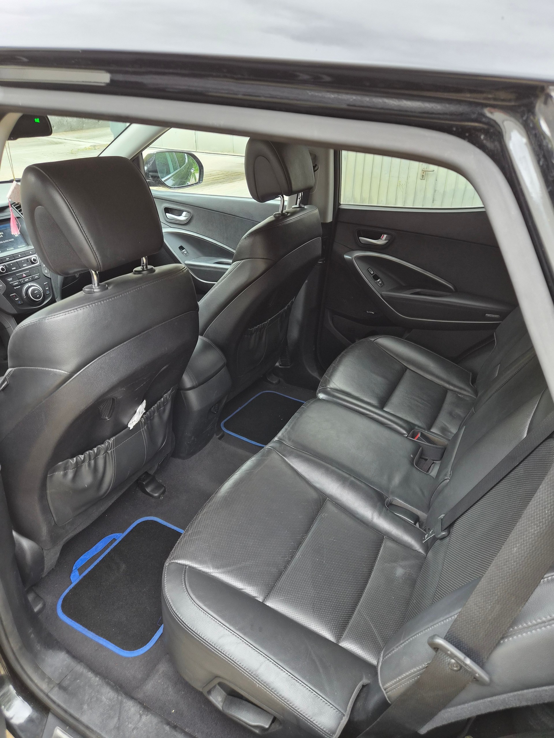 HYUNDAI GRAND SANTA FE-image-5