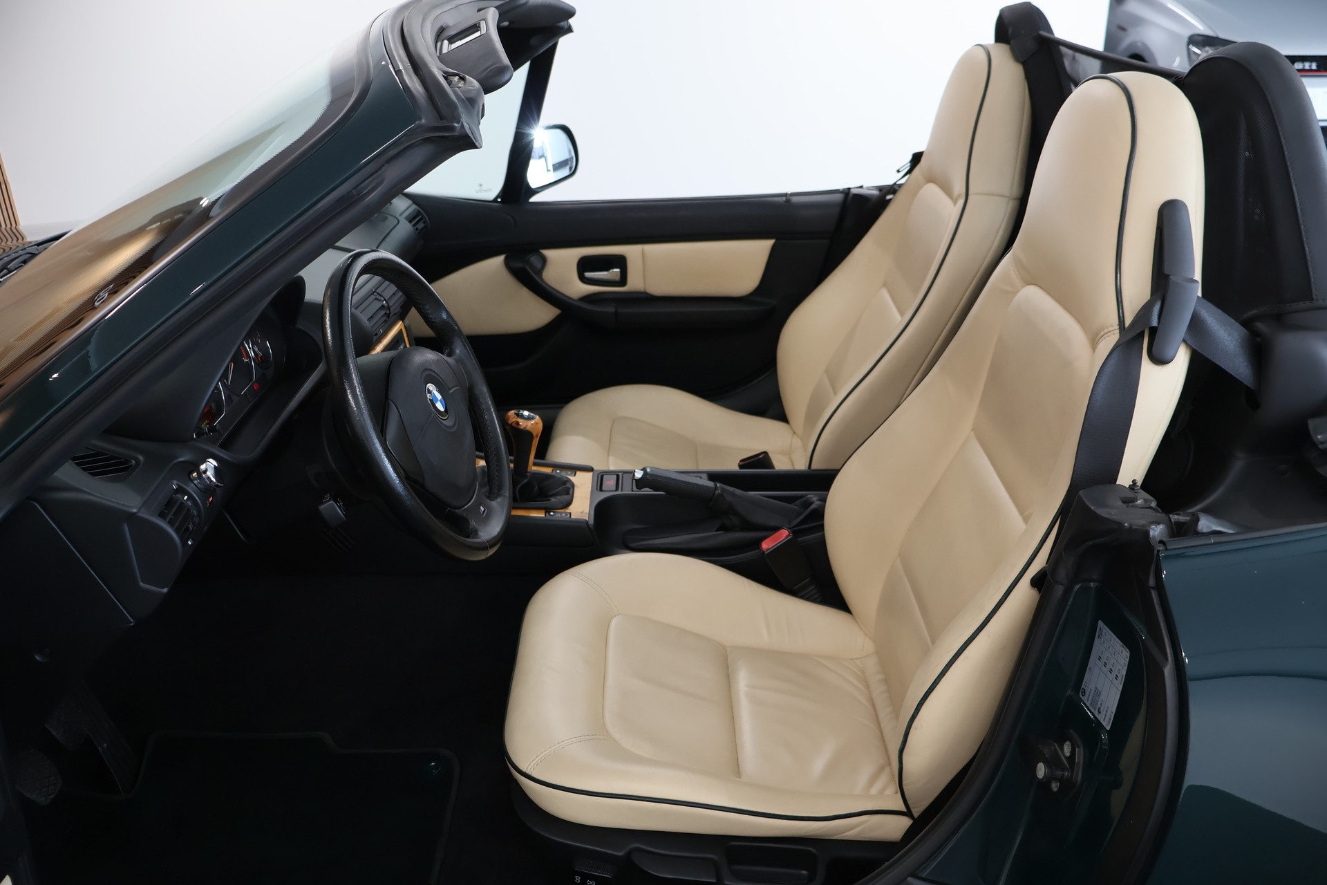 BMW Z3 2.8i Roadster-image-12