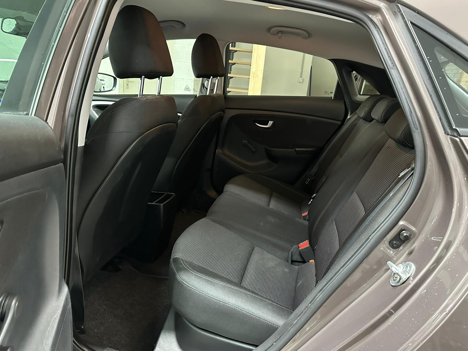 HYUNDAI i30 1.4 Comfort-image-8