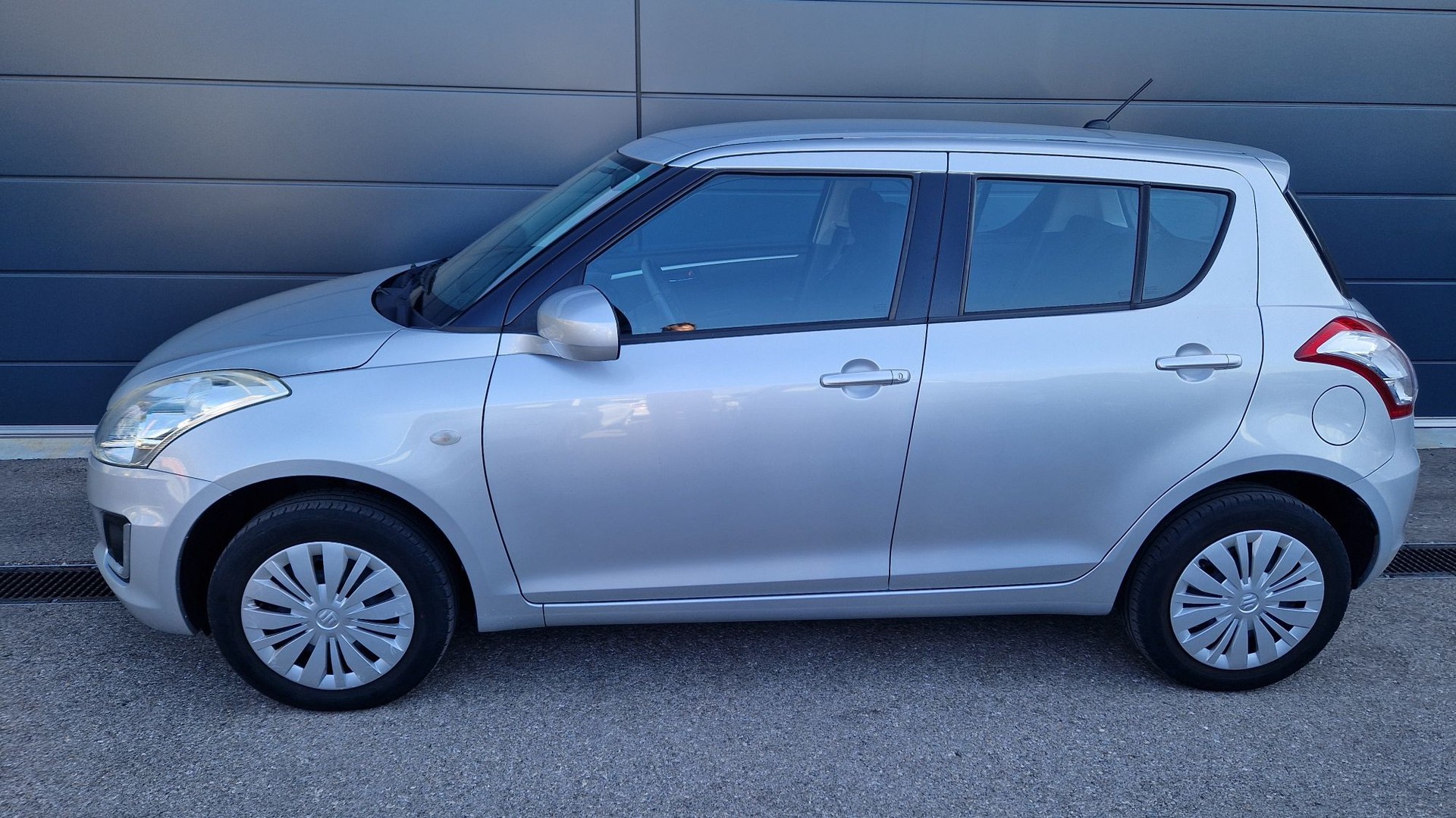 SUZUKI Swift 1.2i 16V Compact Top 4x4-image-3