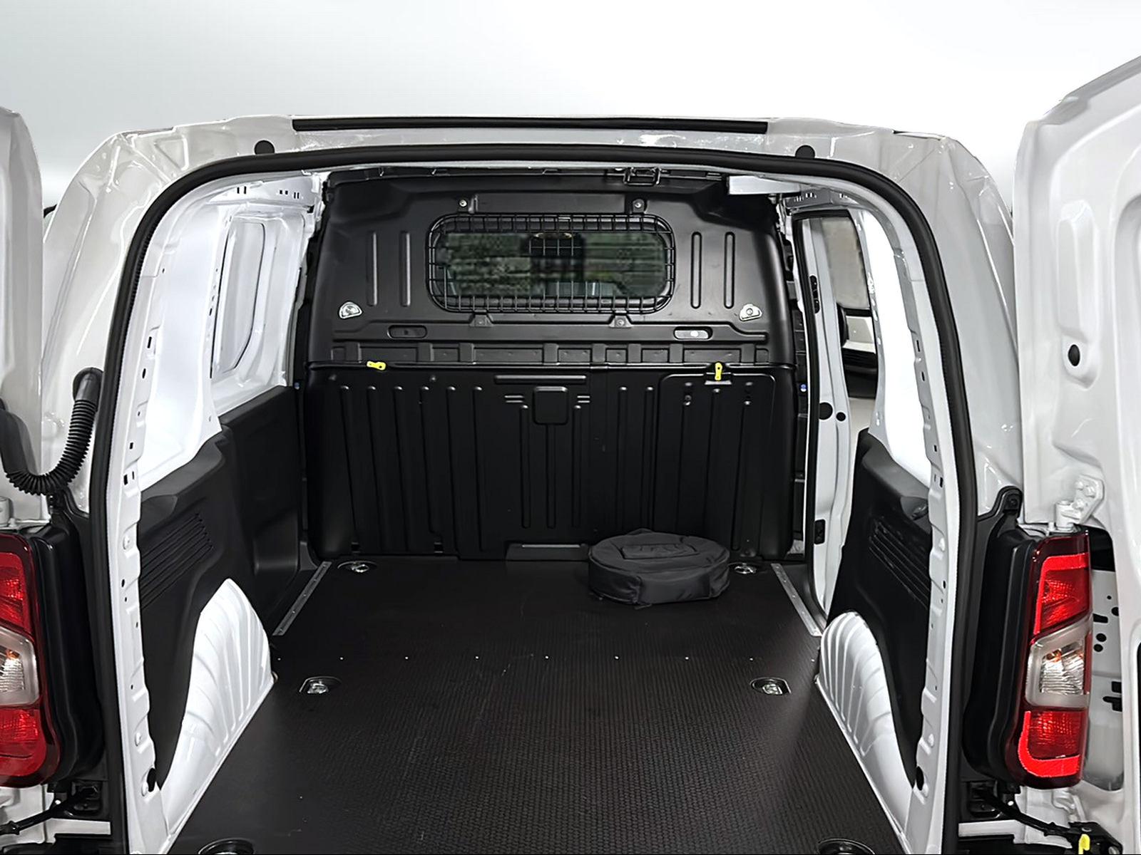 TOYOTA PROACE CITY Van L1 52KWh Advanced-image-2