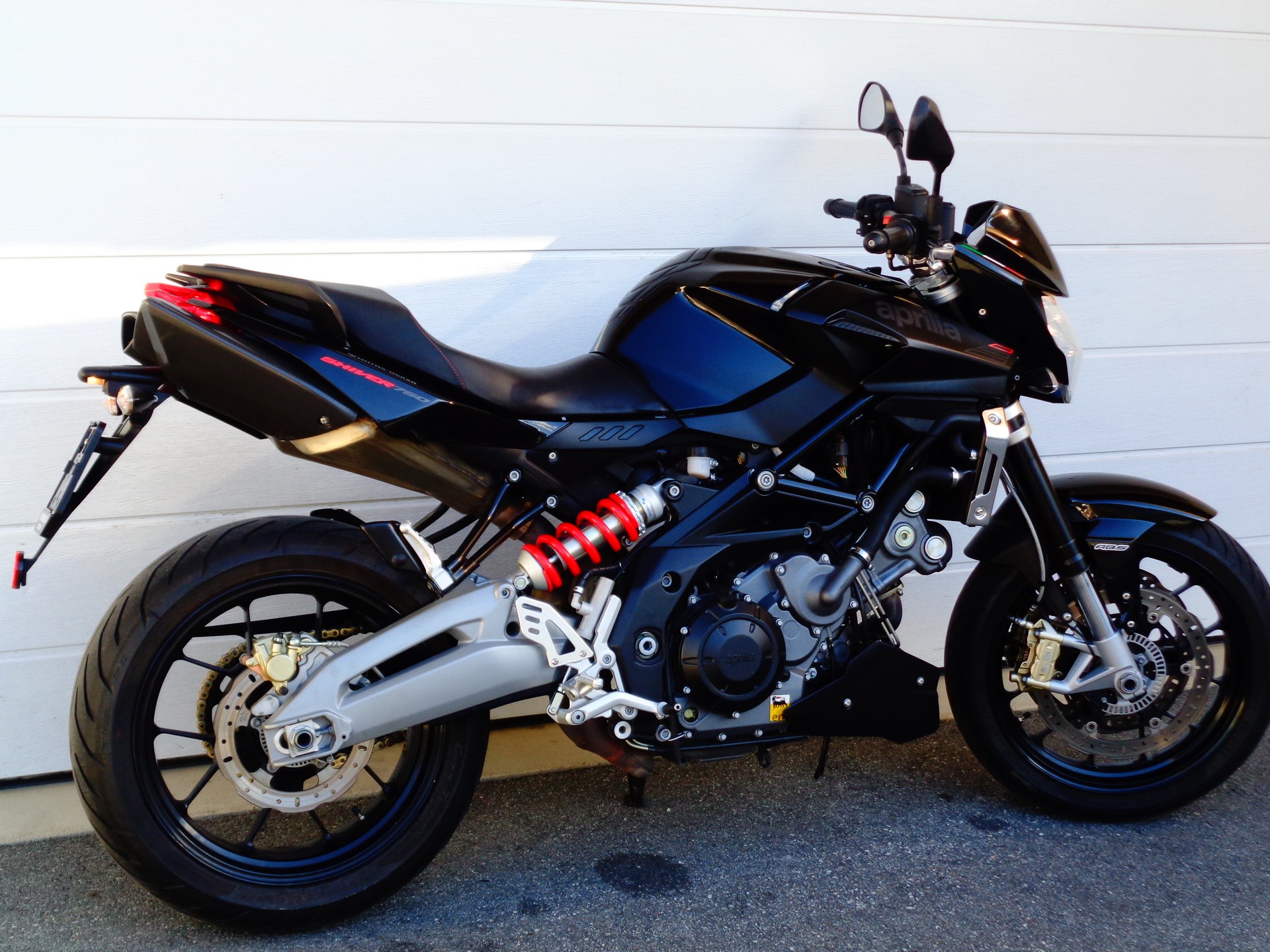 APRILIA SL 750 Shiver ABS-showroom-element-2