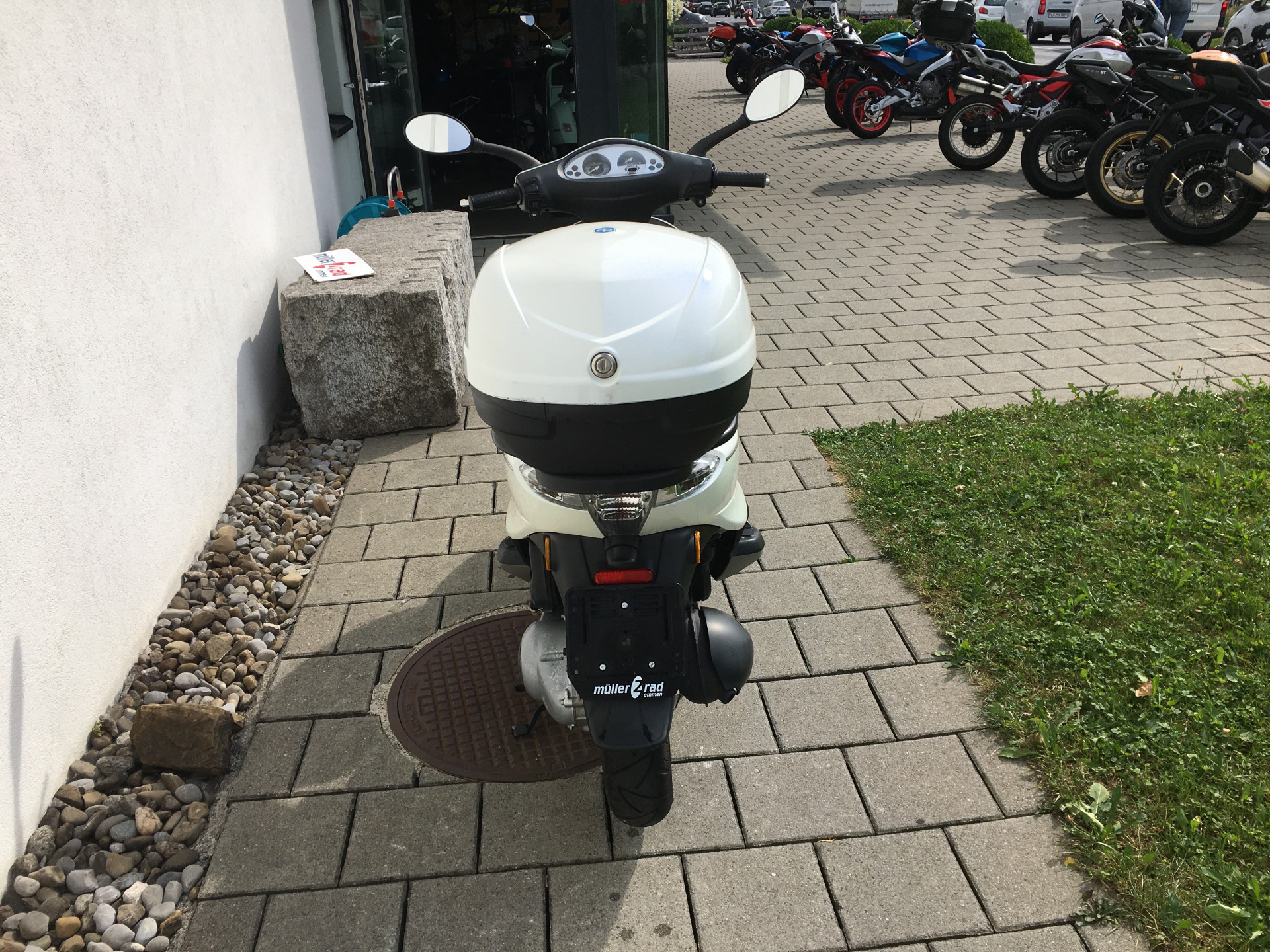 PIAGGIO Fly 125-showroom-element-2