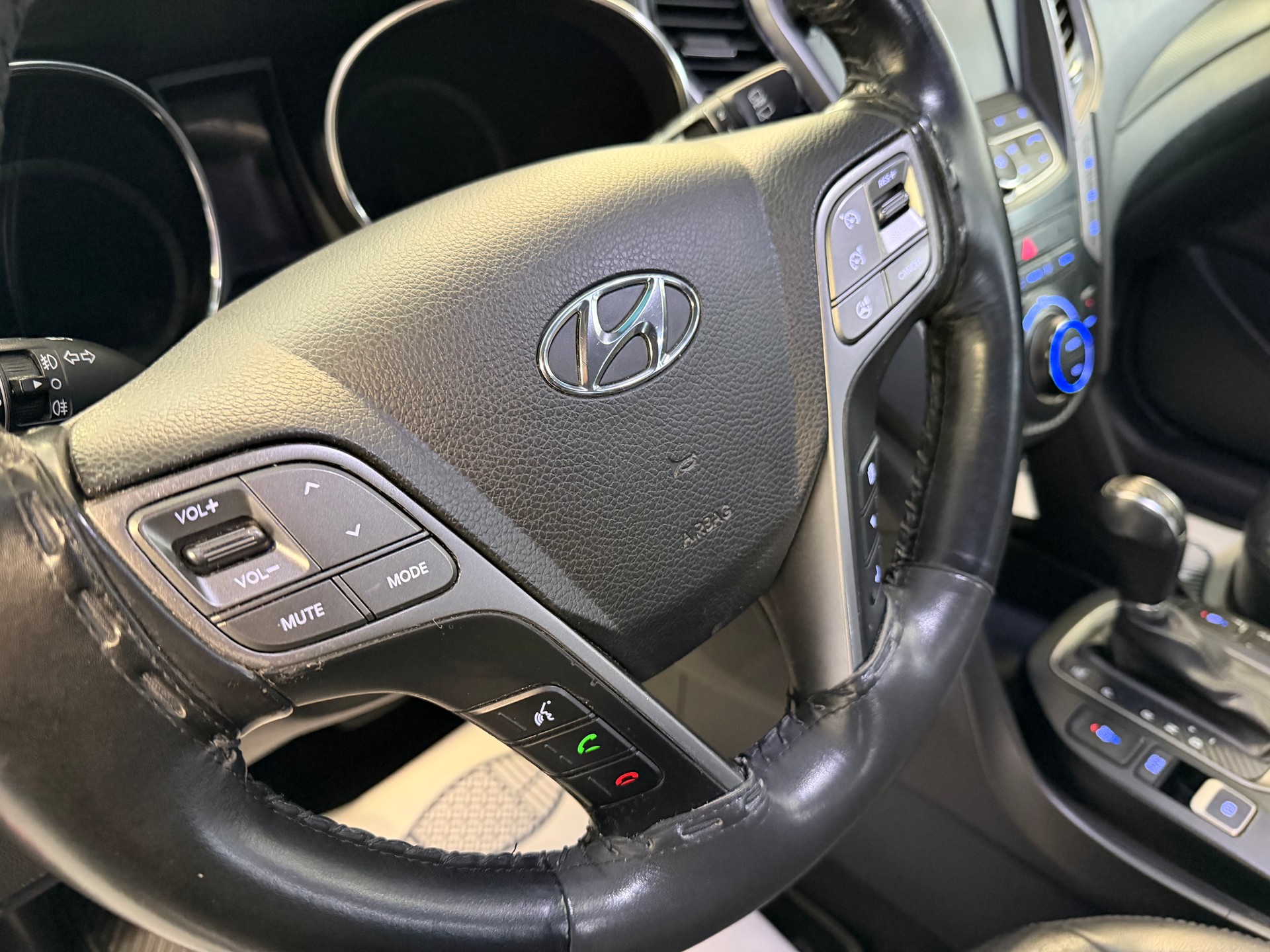 HYUNDAI Santa Fe 2.2 CRDI Premium 4WD Automatic-image-8