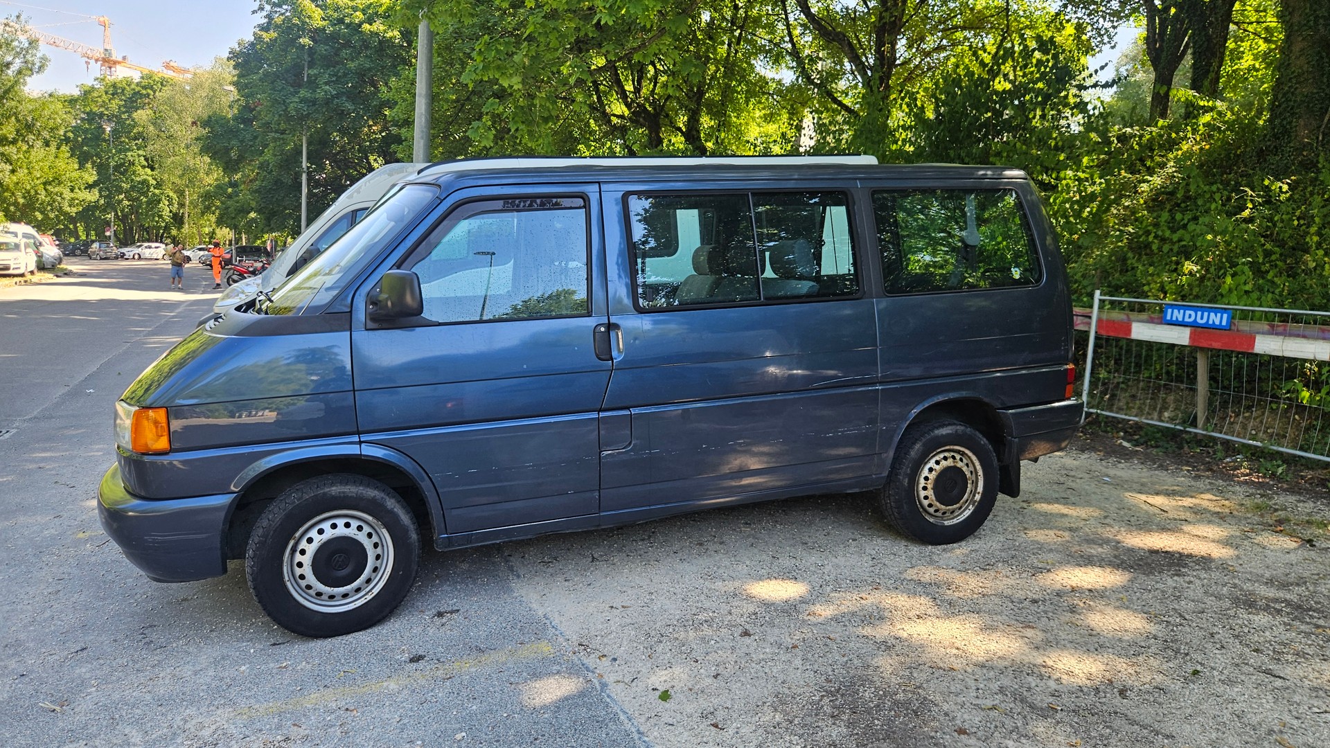 VW Caravelle-image-0