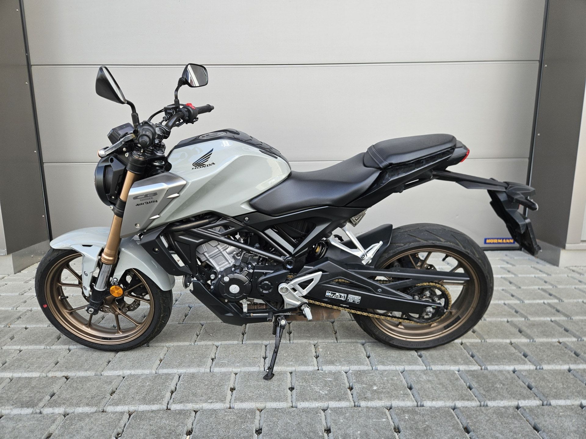 HONDA CB 125 R-showroom-element-2