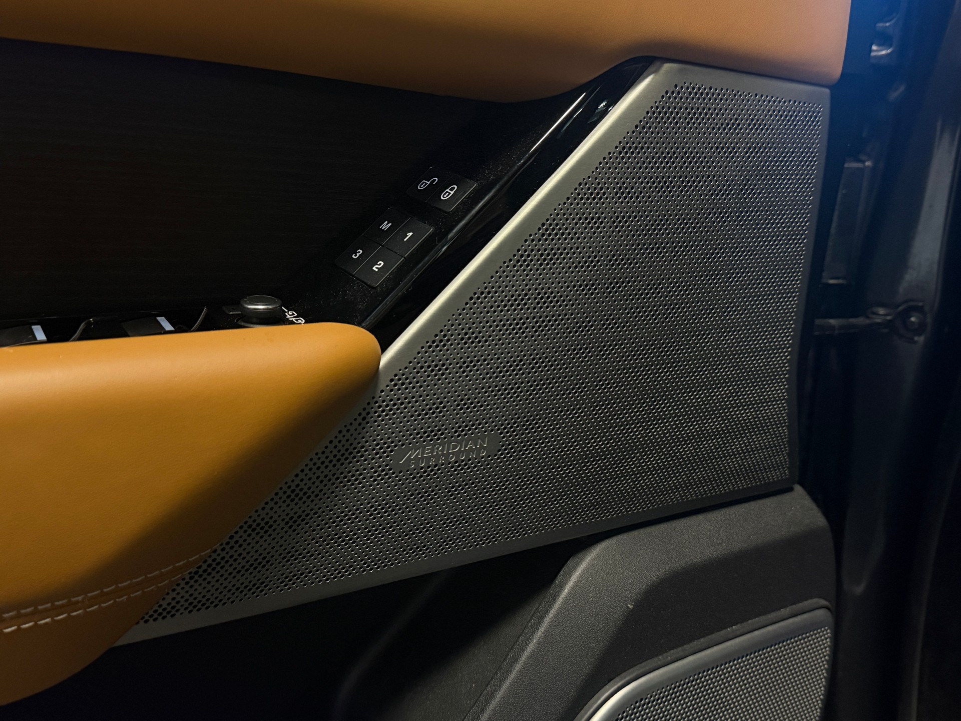 LAND ROVER Range Rover Velar R-Dynamic D 300 Automatic-image-10