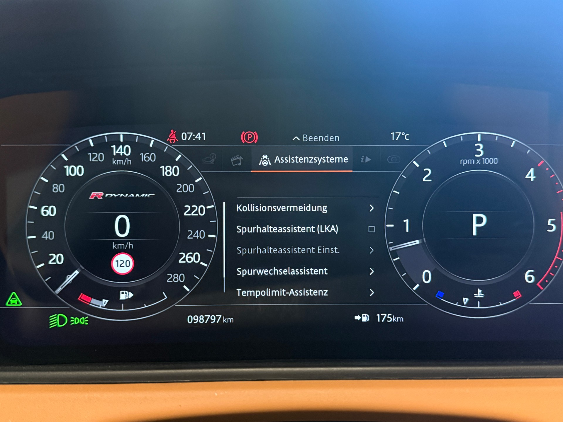 LAND ROVER Range Rover Velar R-Dynamic D 300 Automatic-image-9