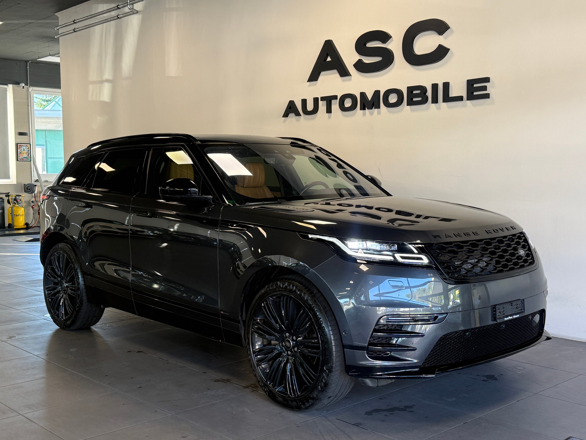 LAND ROVER Range Rover Velar R-Dynamic D 300 Automatic-image-0