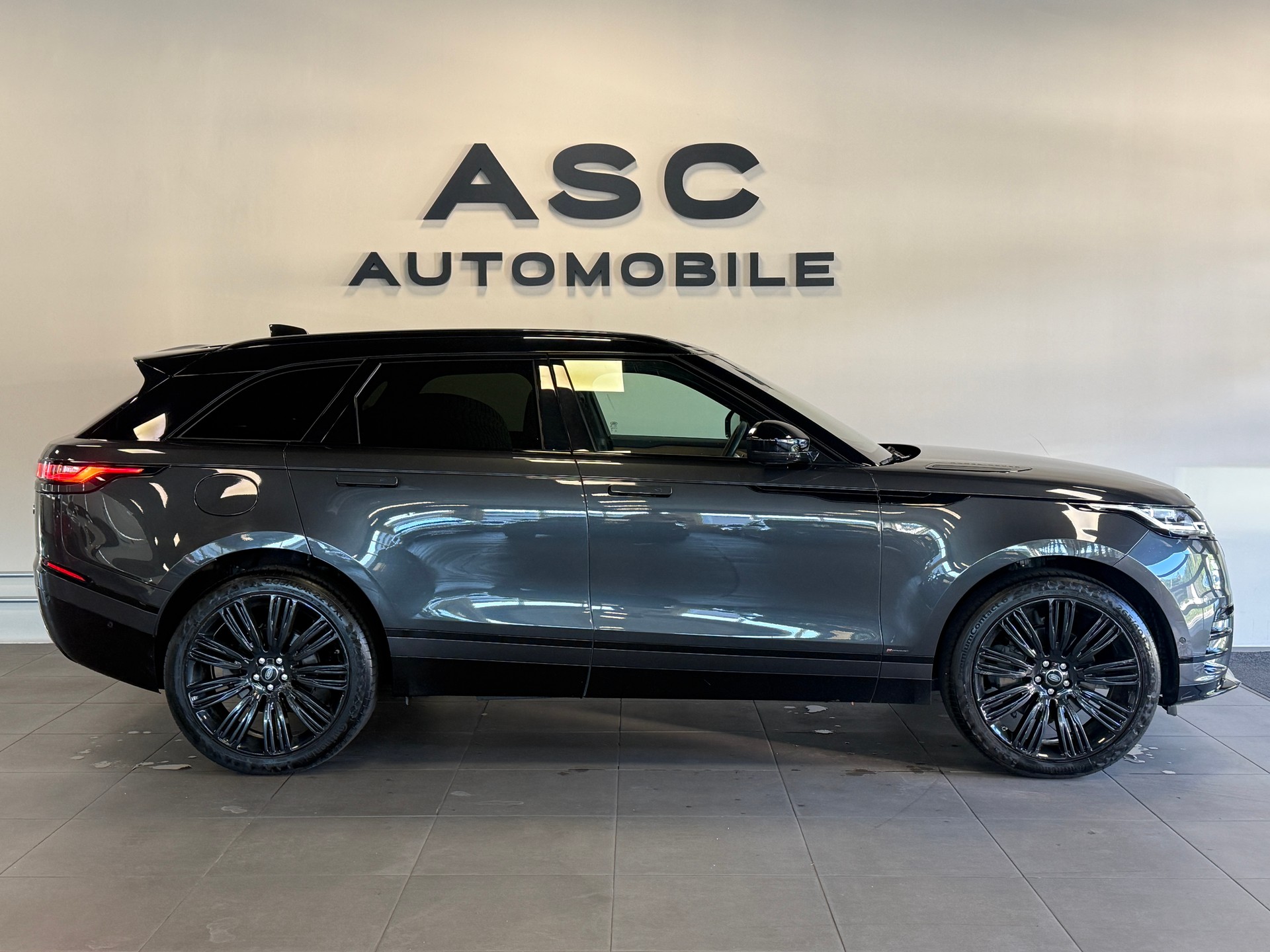 LAND ROVER Range Rover Velar R-Dynamic D 300 Automatic-image-1