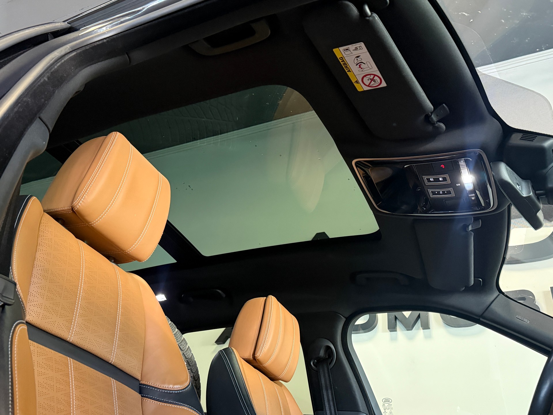 LAND ROVER Range Rover Velar R-Dynamic D 300 Automatic-image-14