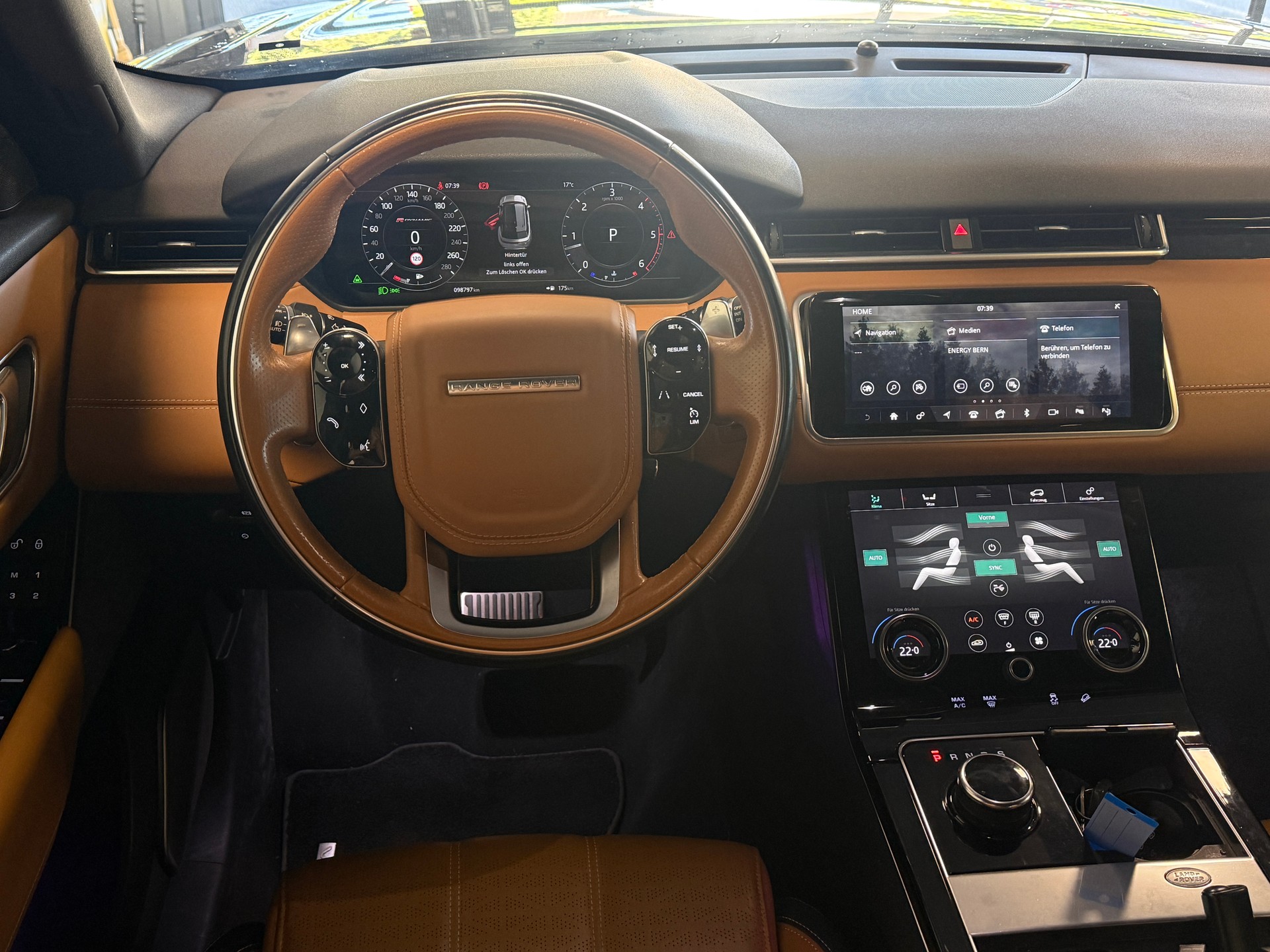LAND ROVER Range Rover Velar R-Dynamic D 300 Automatic-image-3