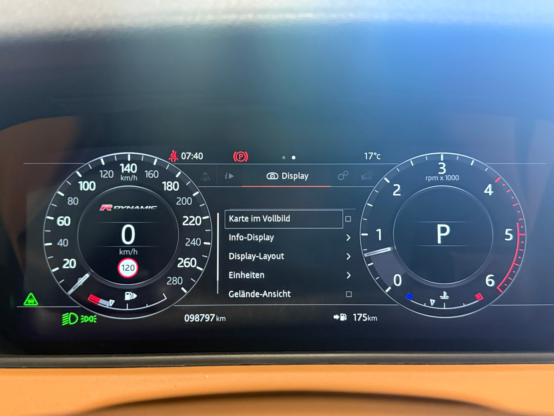 LAND ROVER Range Rover Velar R-Dynamic D 300 Automatic-image-7