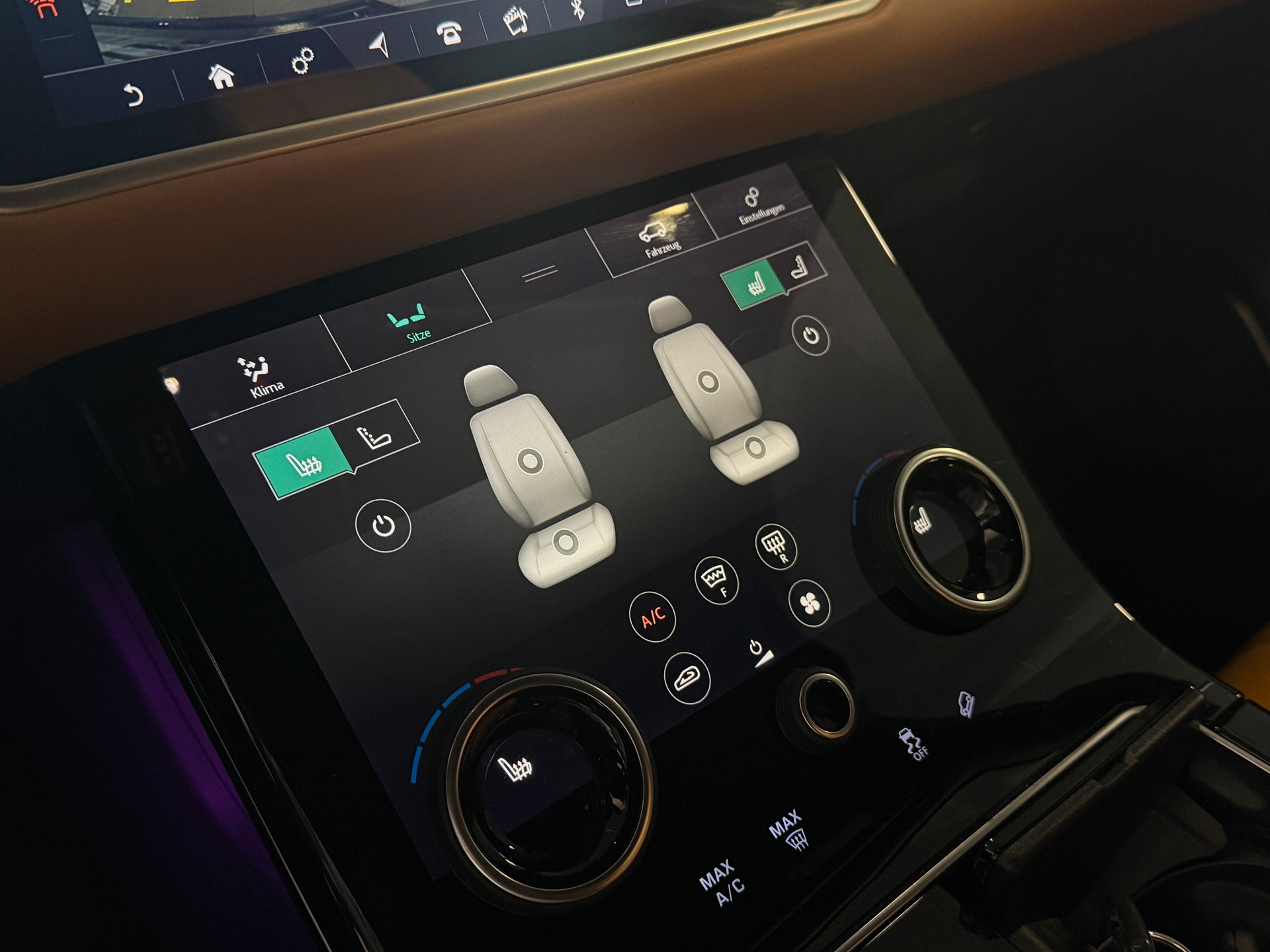 LAND ROVER Range Rover Velar R-Dynamic D 300 Automatic-image-5