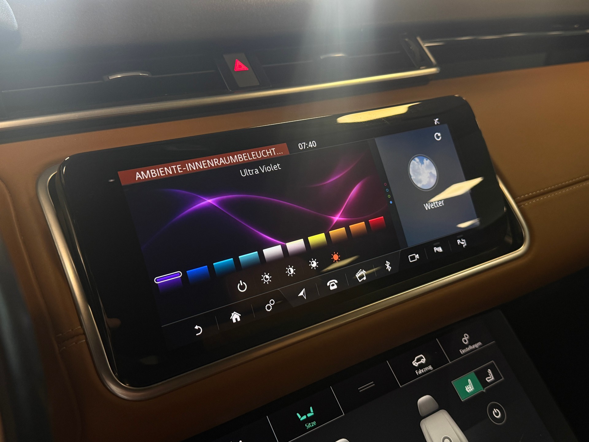 LAND ROVER Range Rover Velar R-Dynamic D 300 Automatic-image-6