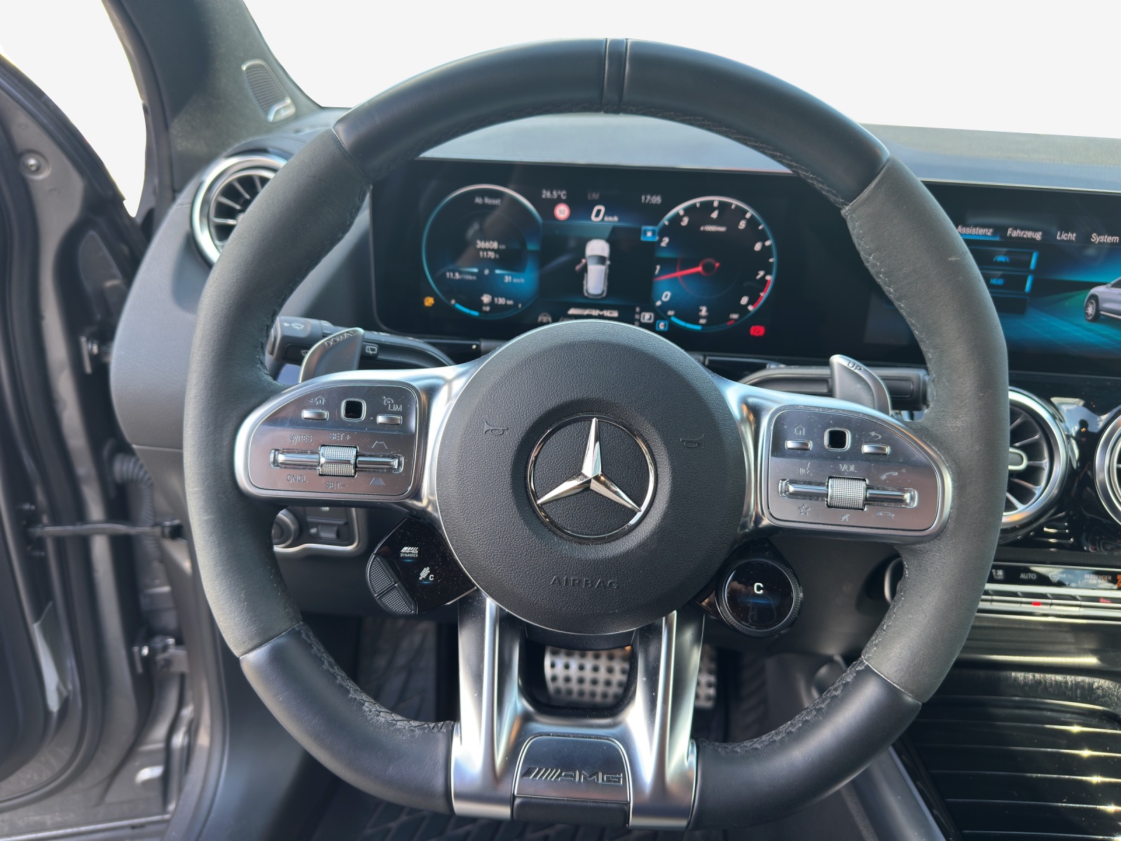 MERCEDES-BENZ GLA 45 S AMG 4Matic+ 8G-Speedshift DCT-image-9