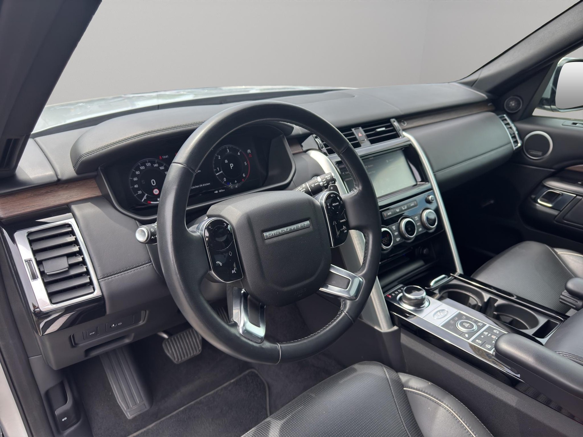 LAND ROVER Discovery 3.0 SDV6 HSE Luxury-image-11