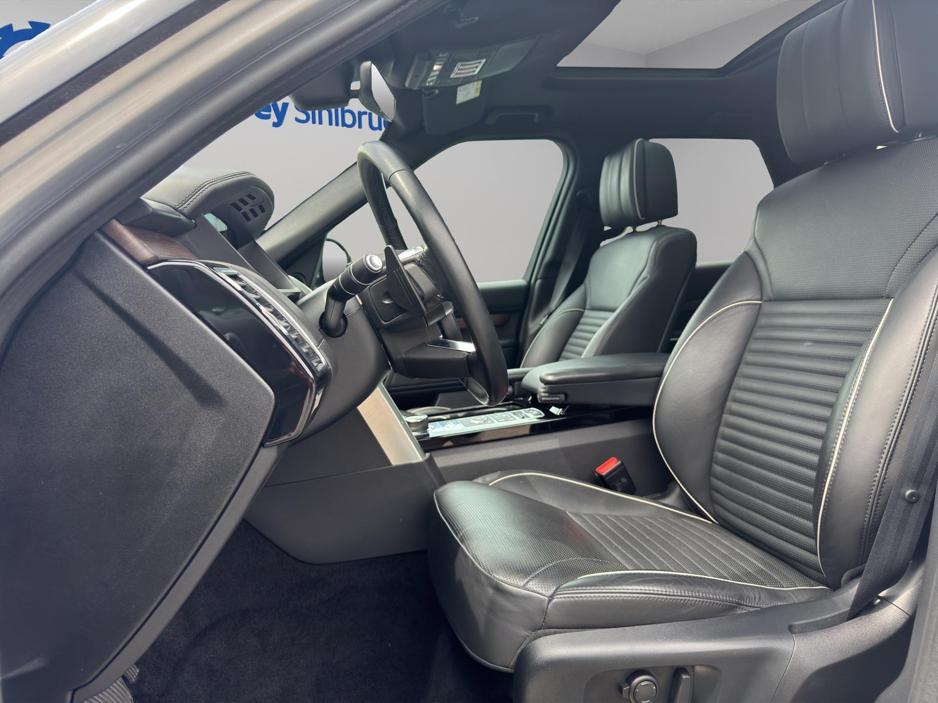 LAND ROVER Discovery 3.0 SDV6 HSE Luxury-image-10